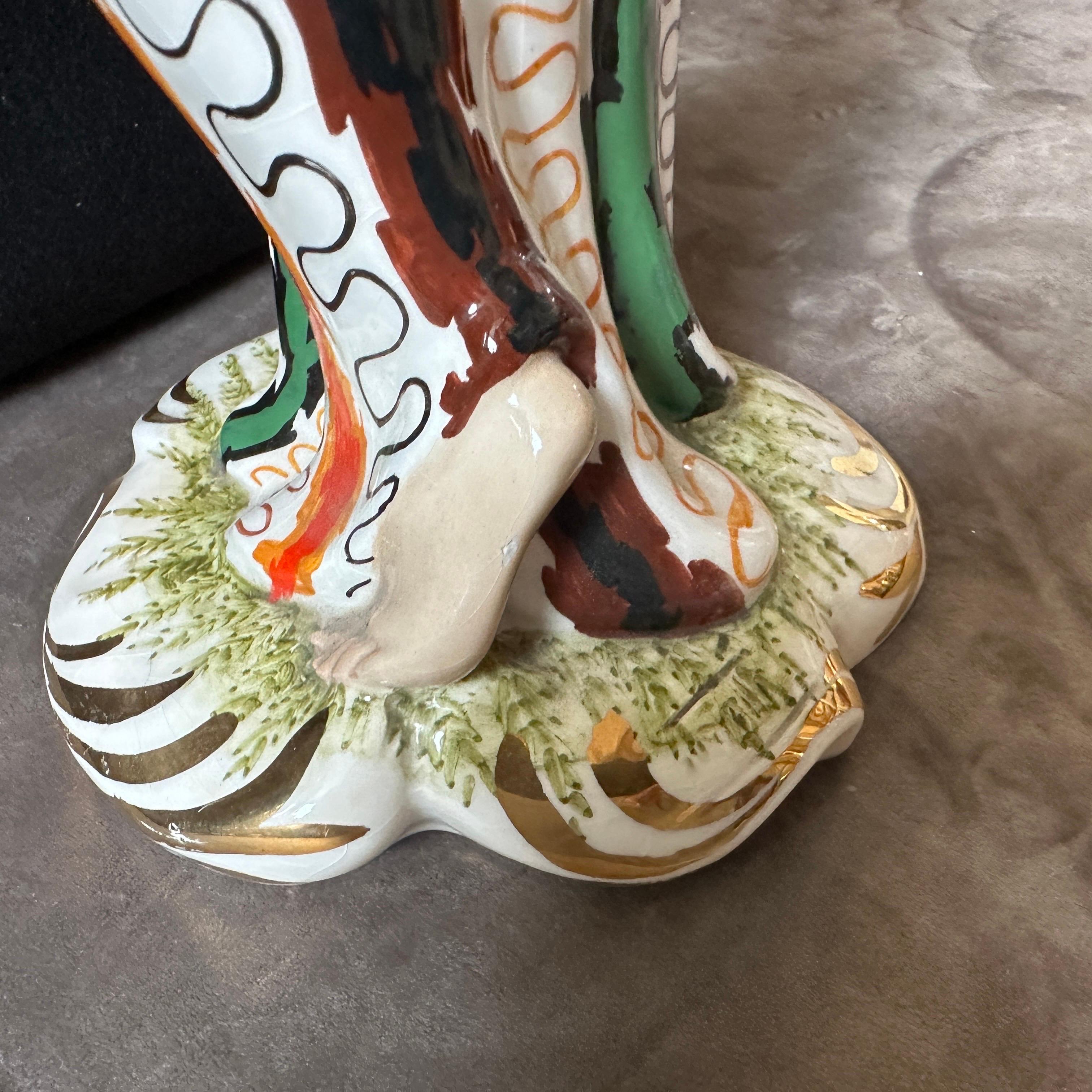 Figura italiana de cerámica de mediados de siglo de una mujer con peces de los años 50 en venta 4