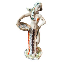 Figura di donna con pesci in ceramica italiana del 1950, metà del secolo scorso