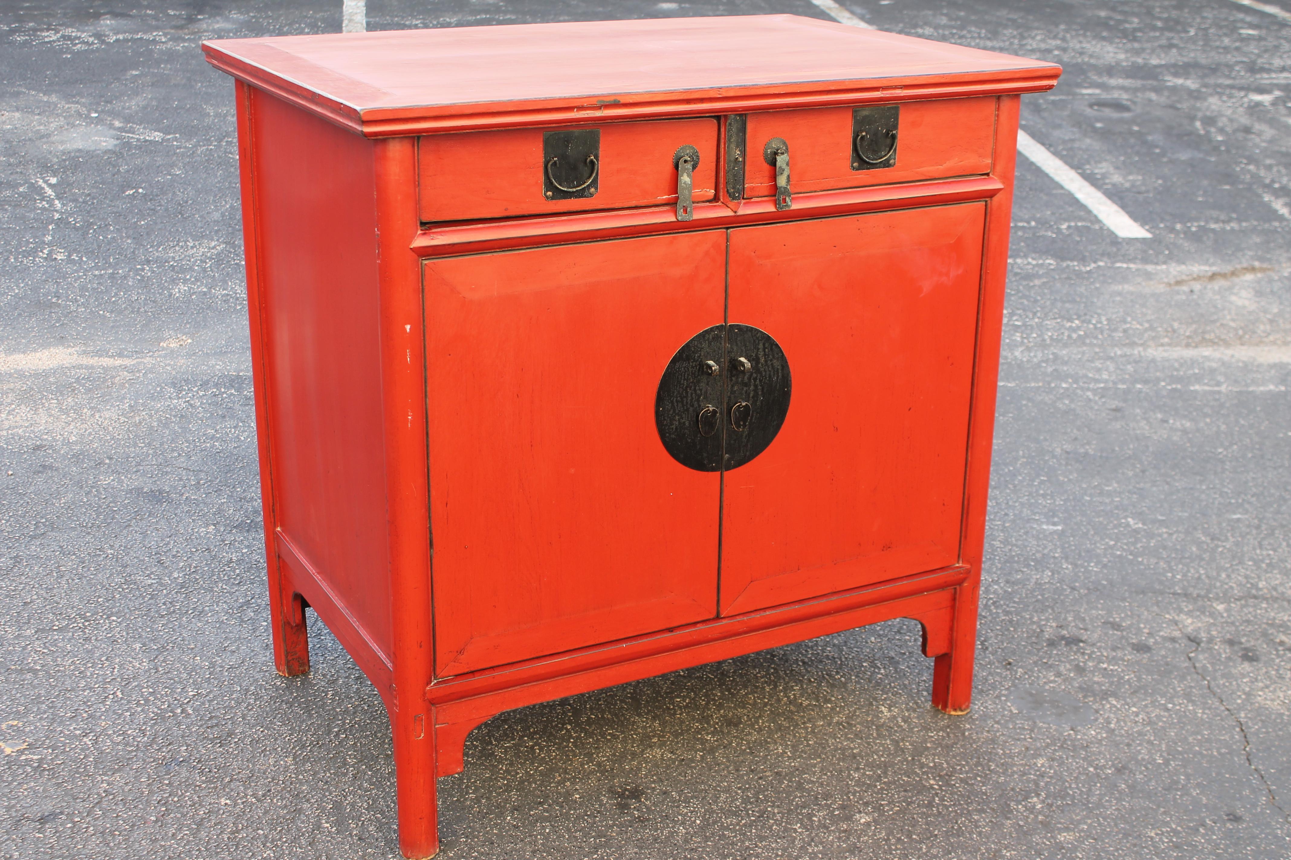 1950's Mid Century Modern Chinoise Asian Red Cabinet  im Angebot 4