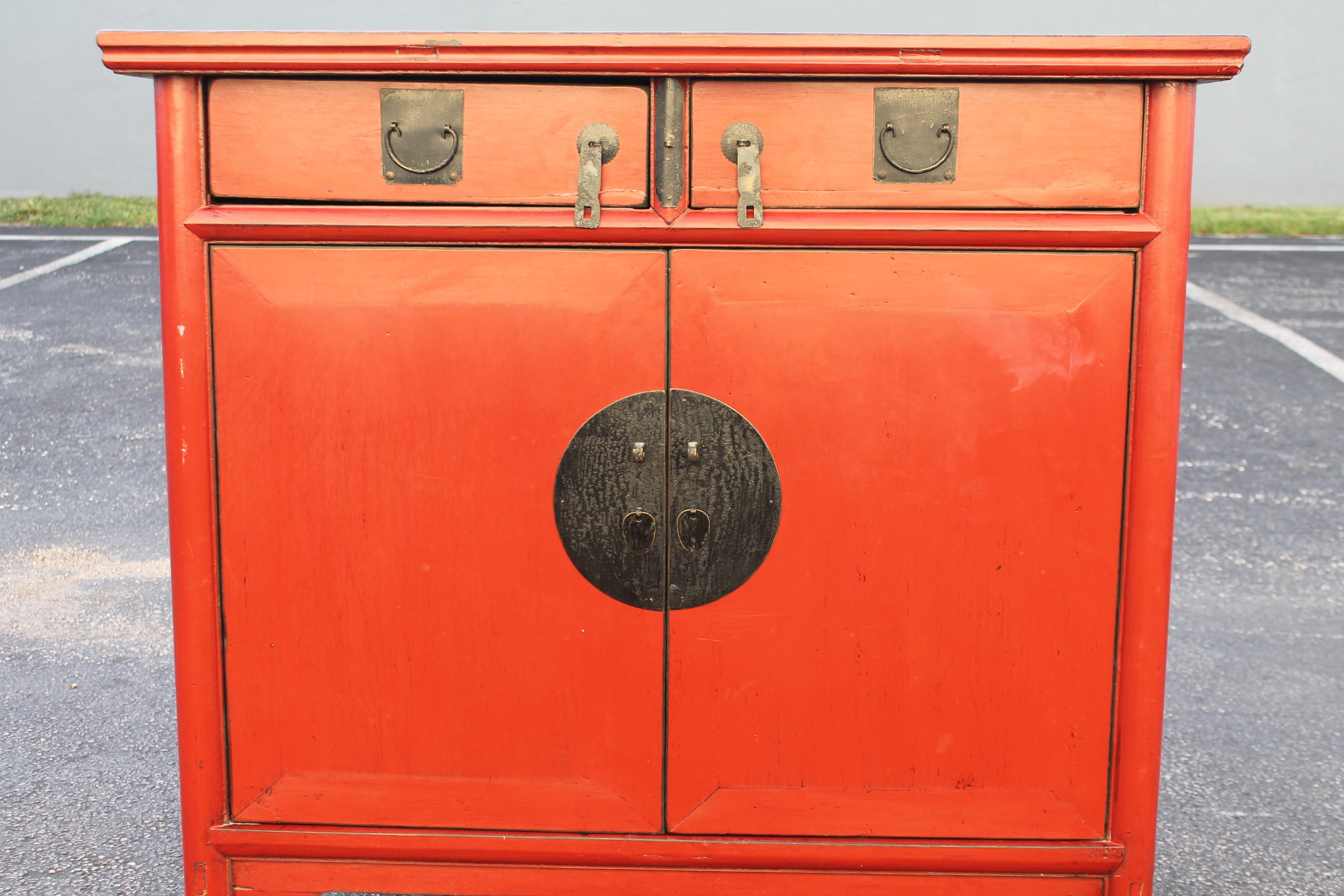 1950's Mid Century Modern Chinoise Asian Red Cabinet  im Angebot 2