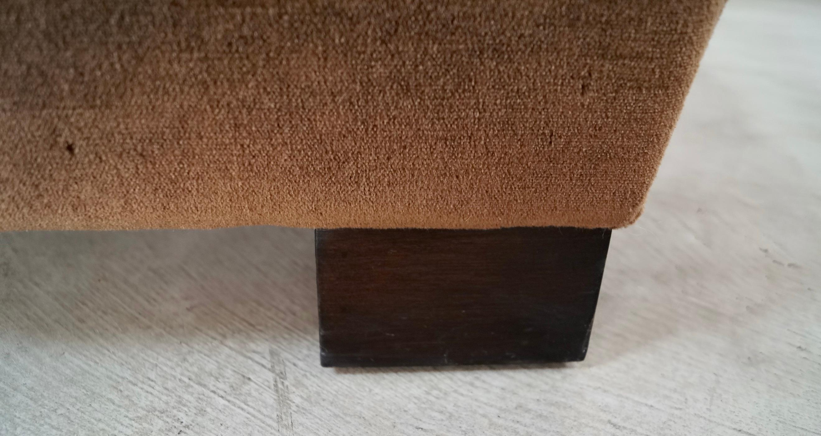 Moderner Loungesessel mit Daunenfüllung aus Mohair aus der Jahrhundertmitte 1950 im Angebot 13