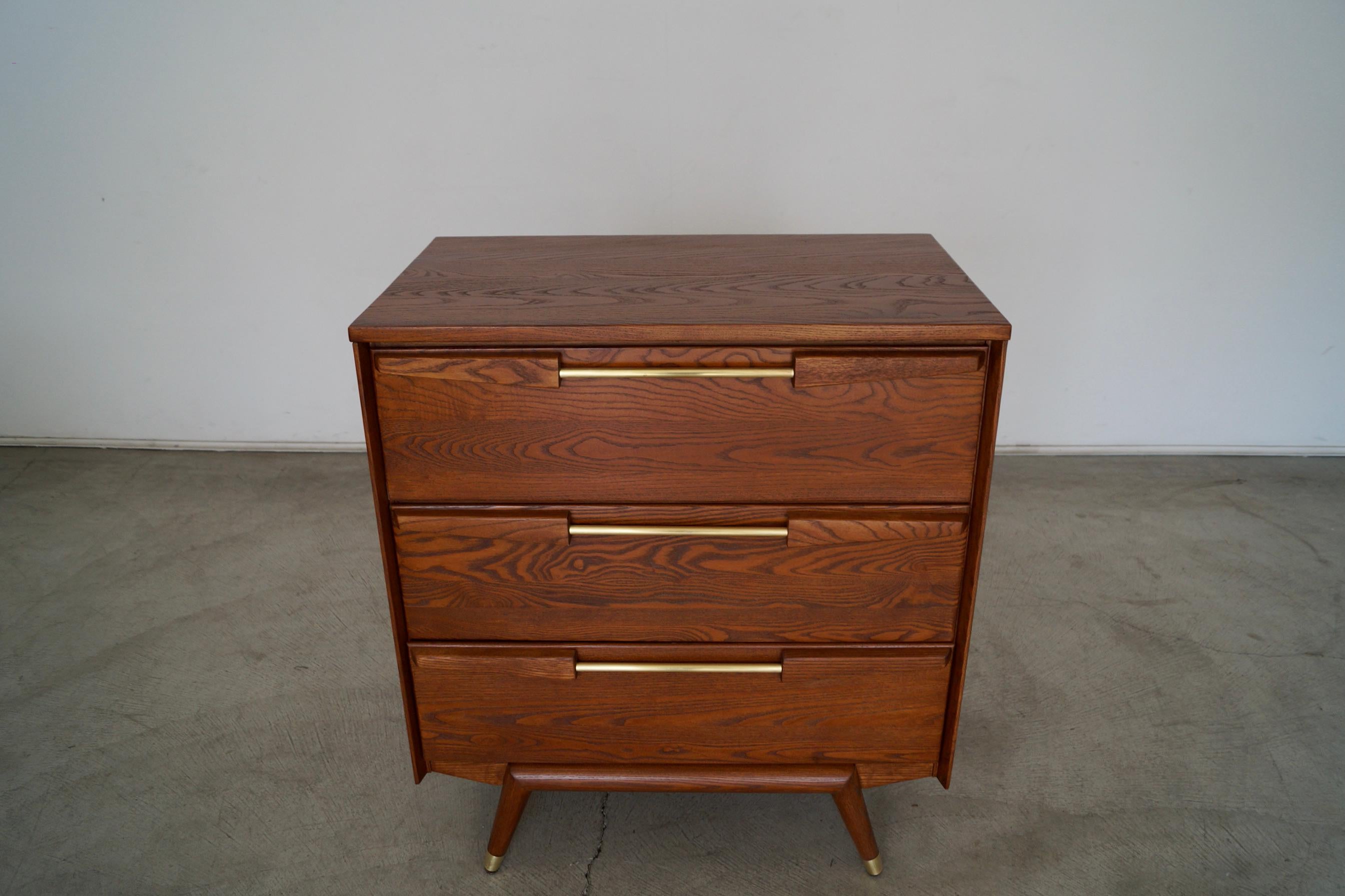 1950's Mid-Century Modern Dresser W/ Metal Drawers In Excellent Condition For Sale In Burbank, CA