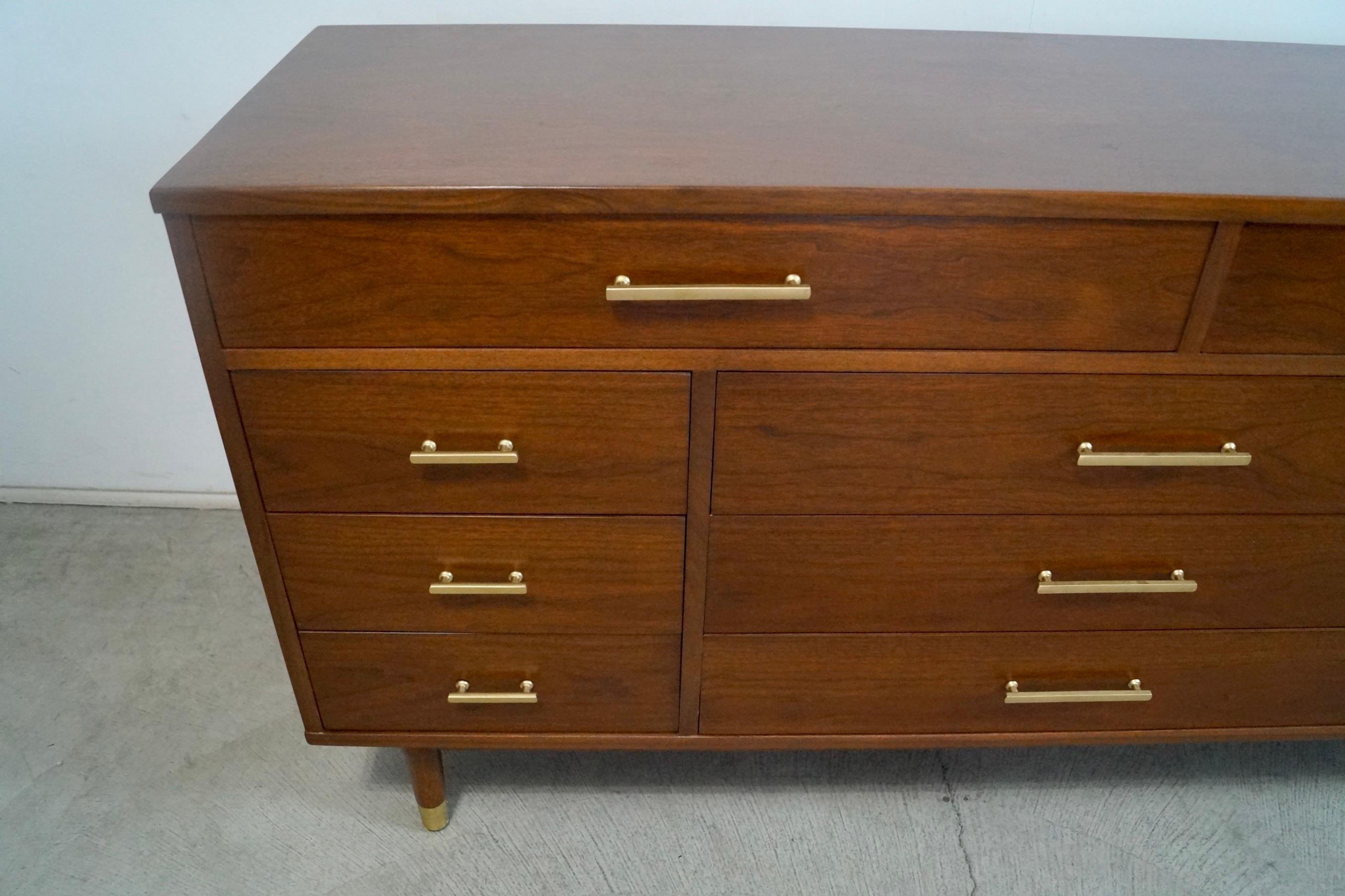 1950's Mid-Century Modern Drexel Biscayne Walnut 11-Drawer Dresser For Sale 8