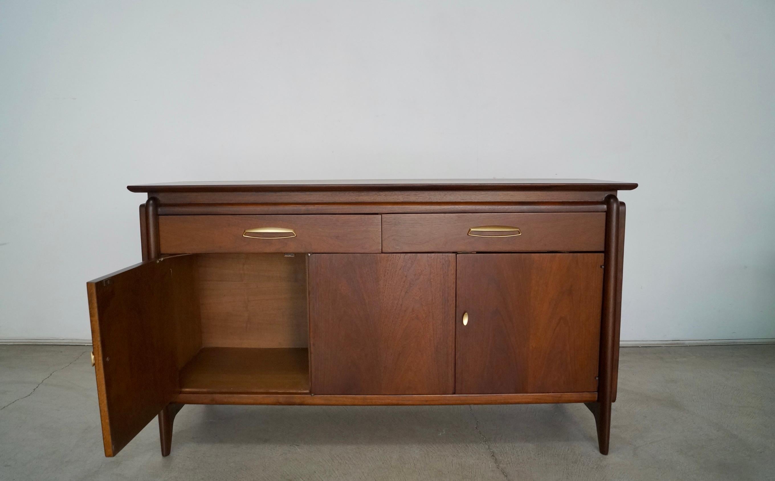 1950's Mid-Century Modern Drexel Projection Sideboard Credenza  In Excellent Condition In Burbank, CA