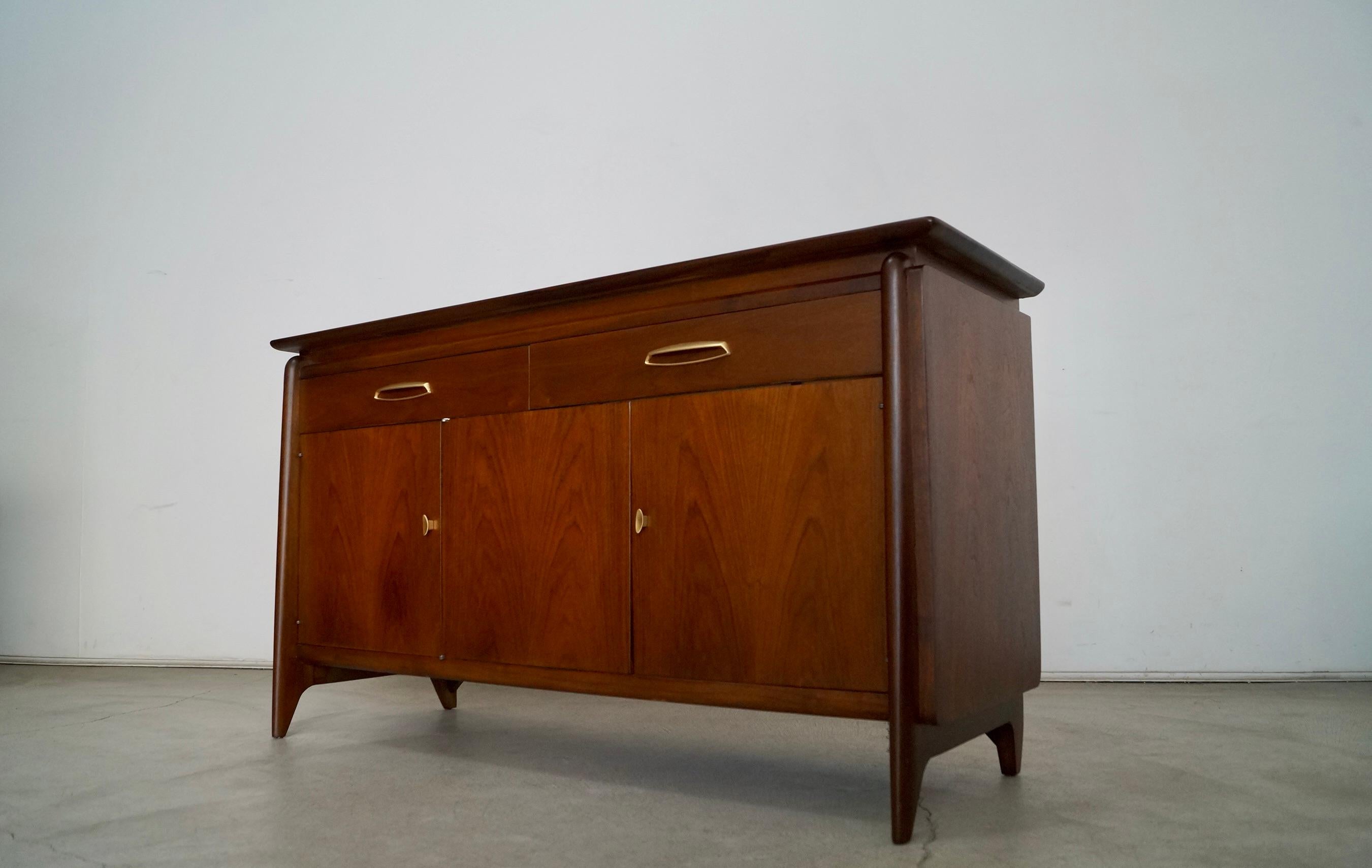 Mid-20th Century 1950's Mid-Century Modern Drexel Projection Sideboard Credenza 
