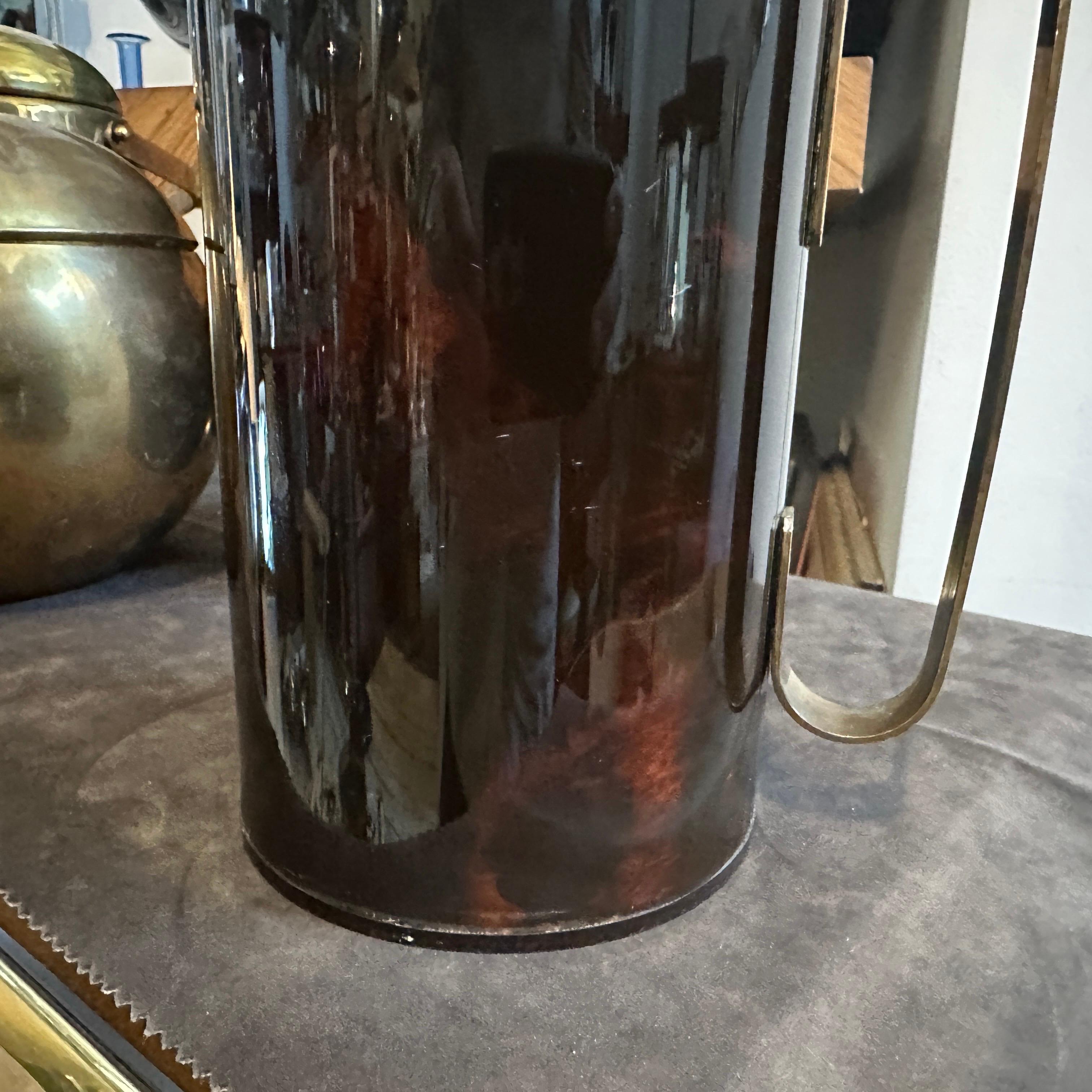 1950s Mid-Century Modern Fake Tortoise Shell Bakelite and Brass Thermos Carafe In Good Condition For Sale In Aci Castello, IT