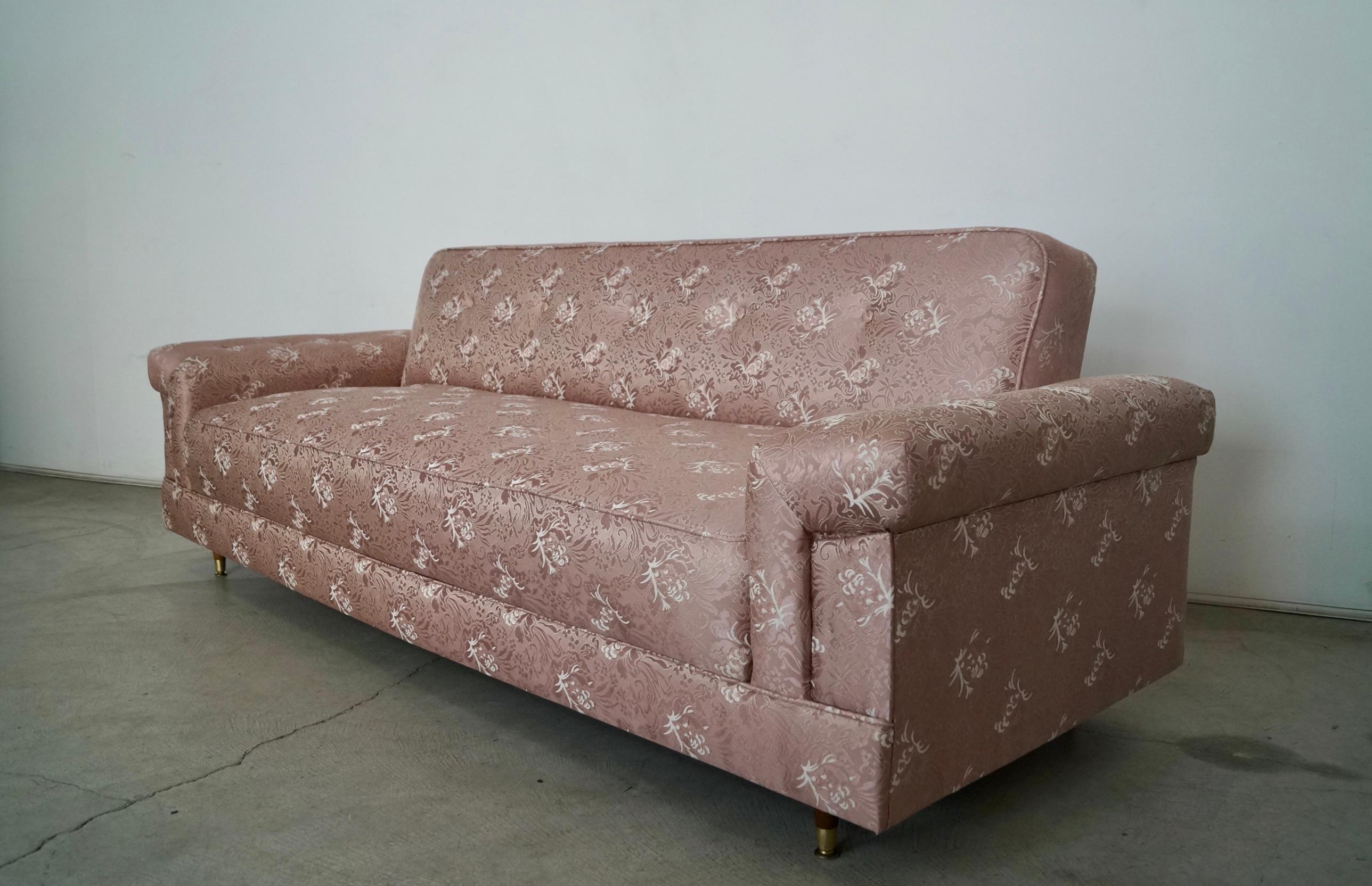 1950's Mid-Century Modern Folding Daybed / Sofa In Excellent Condition For Sale In Burbank, CA