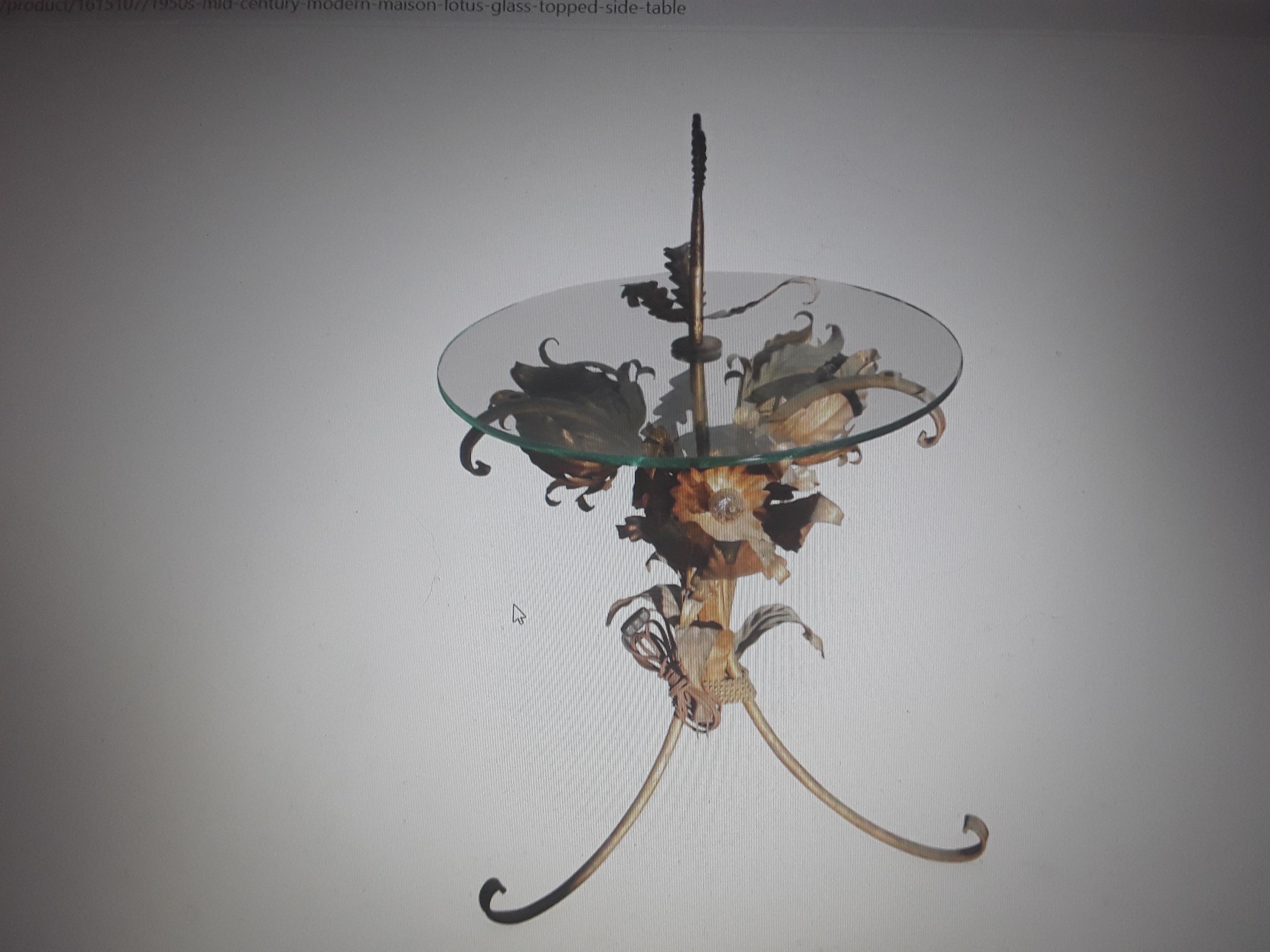Lampada da tavolo in legno dorato con fiori di loto della metà del 1950 in vendita 7