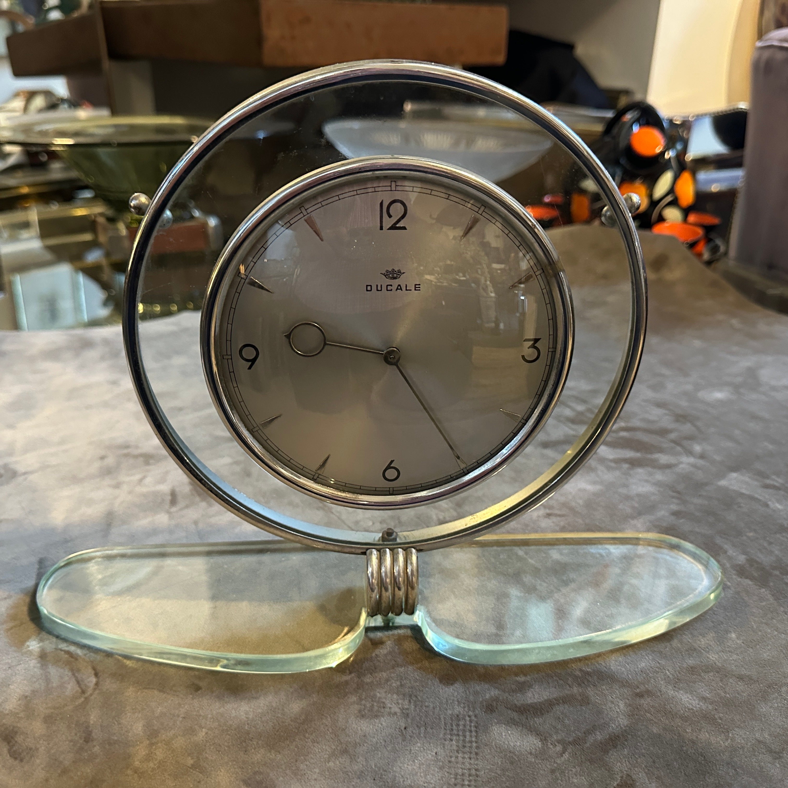 This stunning 1950s Mid-Century Modern table clock by Ducale. Crafted in Italy features a striking round dial with the 