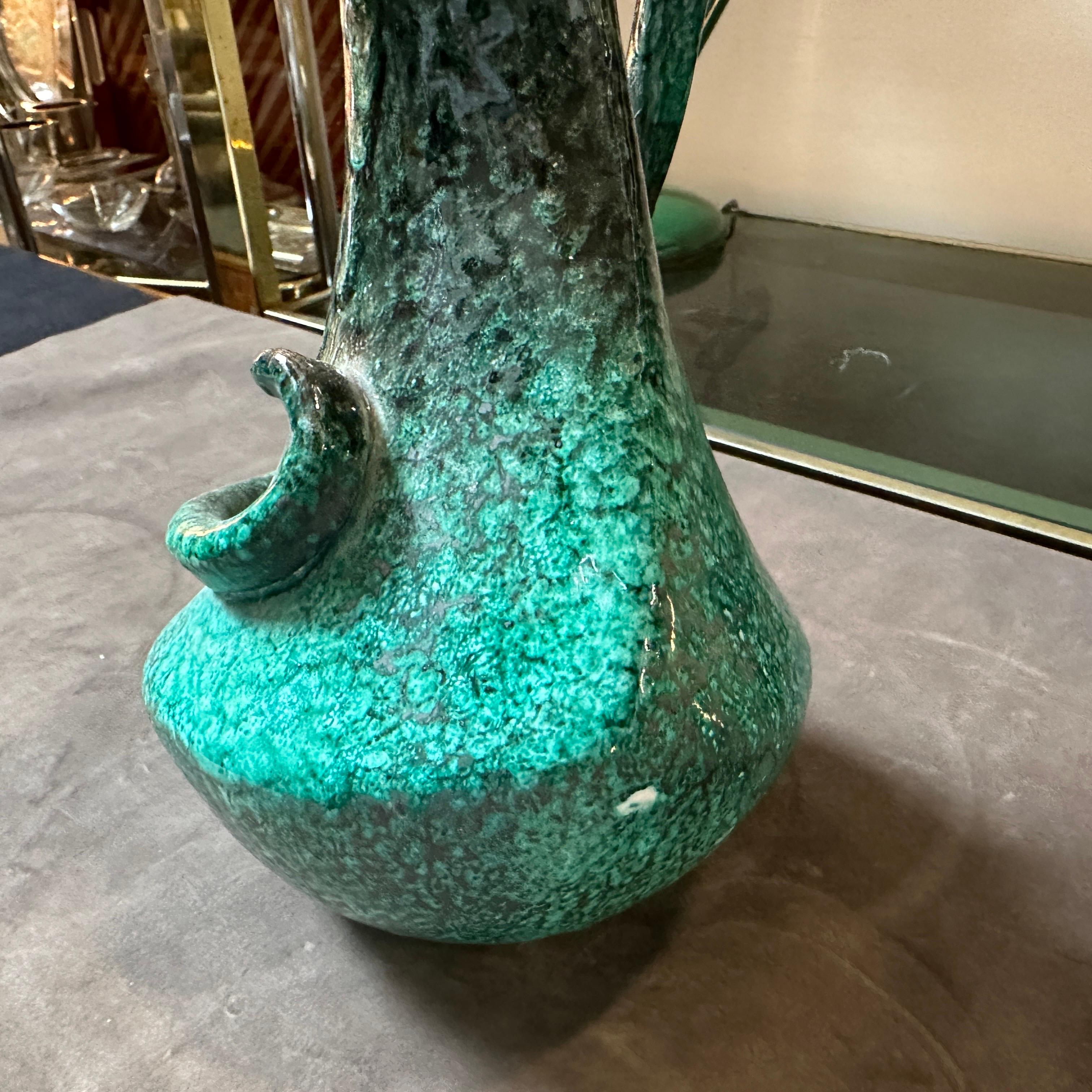 Vaso a brocca in ceramica verde, pezzo unico, italiano, del 1950. in vendita 3