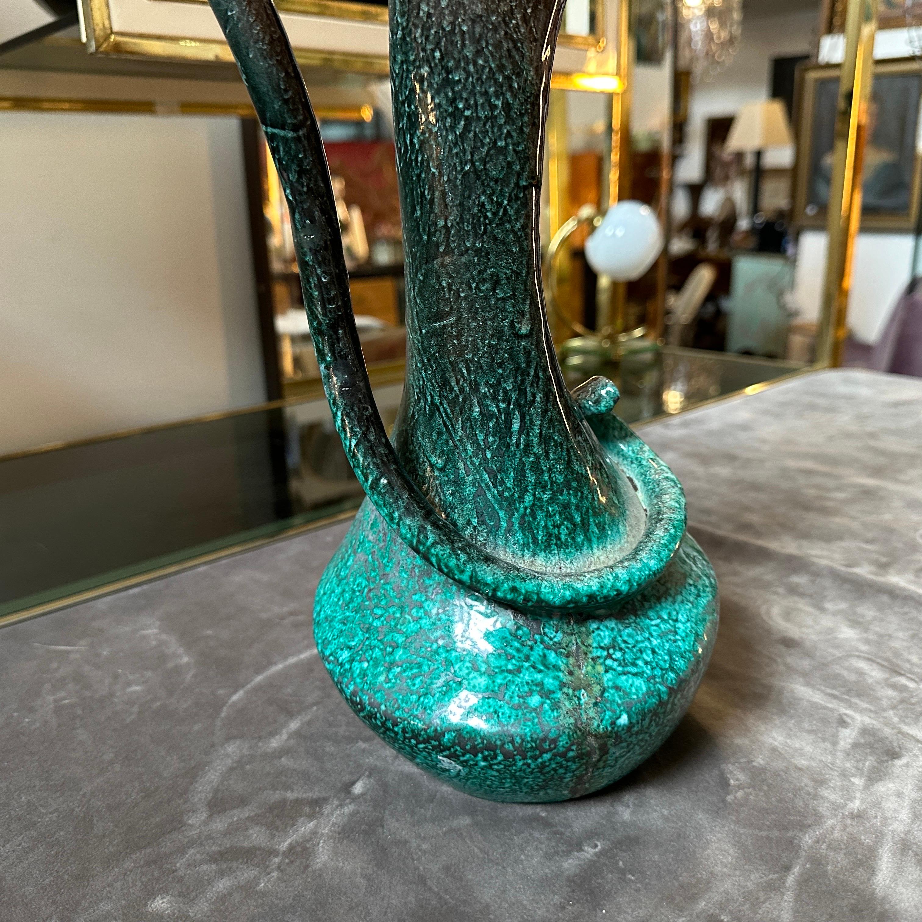Mid-Century moderno Vaso a brocca in ceramica verde, pezzo unico, italiano, del 1950. in vendita