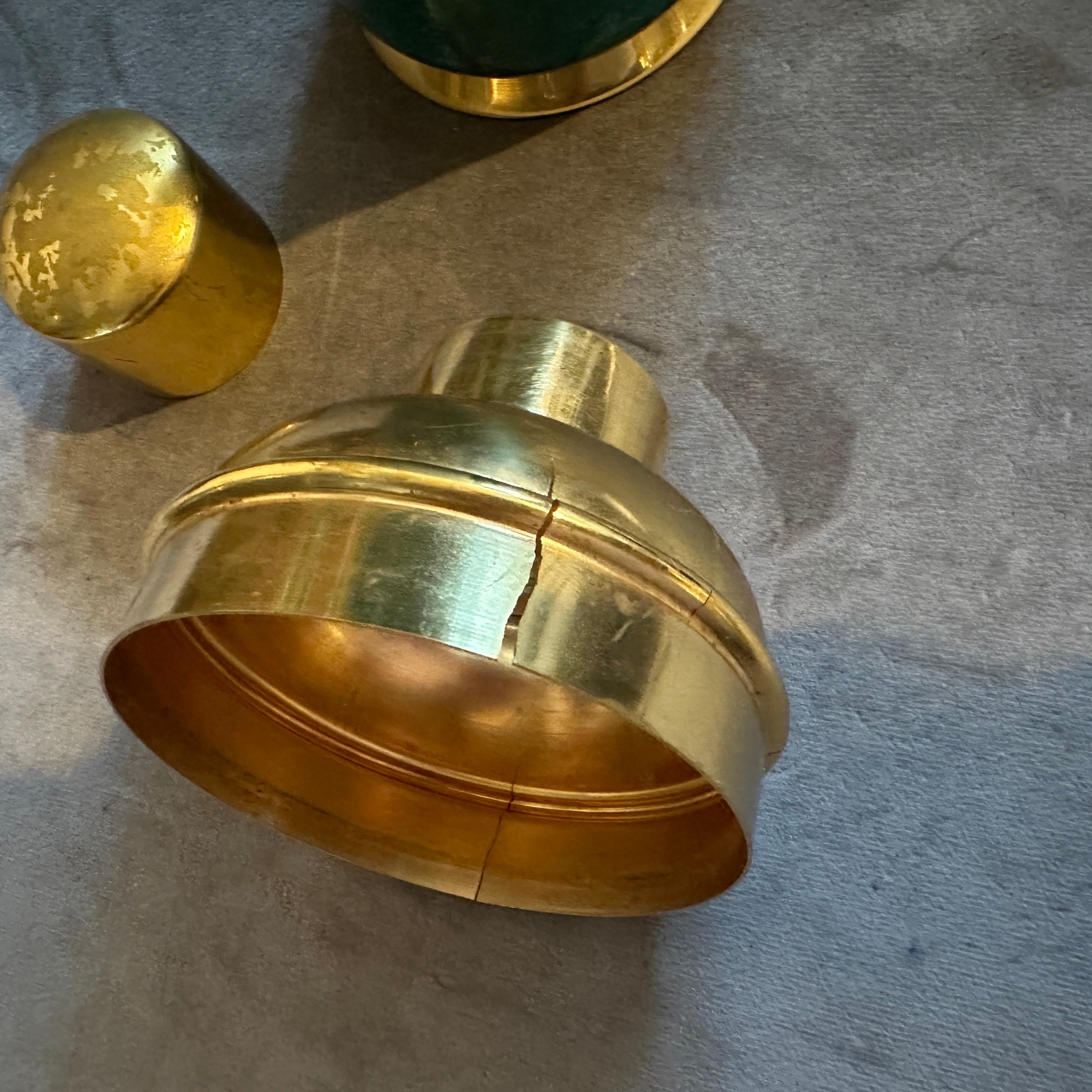 1950er Jahre Mid-century Modern grünes Ziegenleder und Messing Cocktail Shaker von Aldo Tura (Italienisch) im Angebot