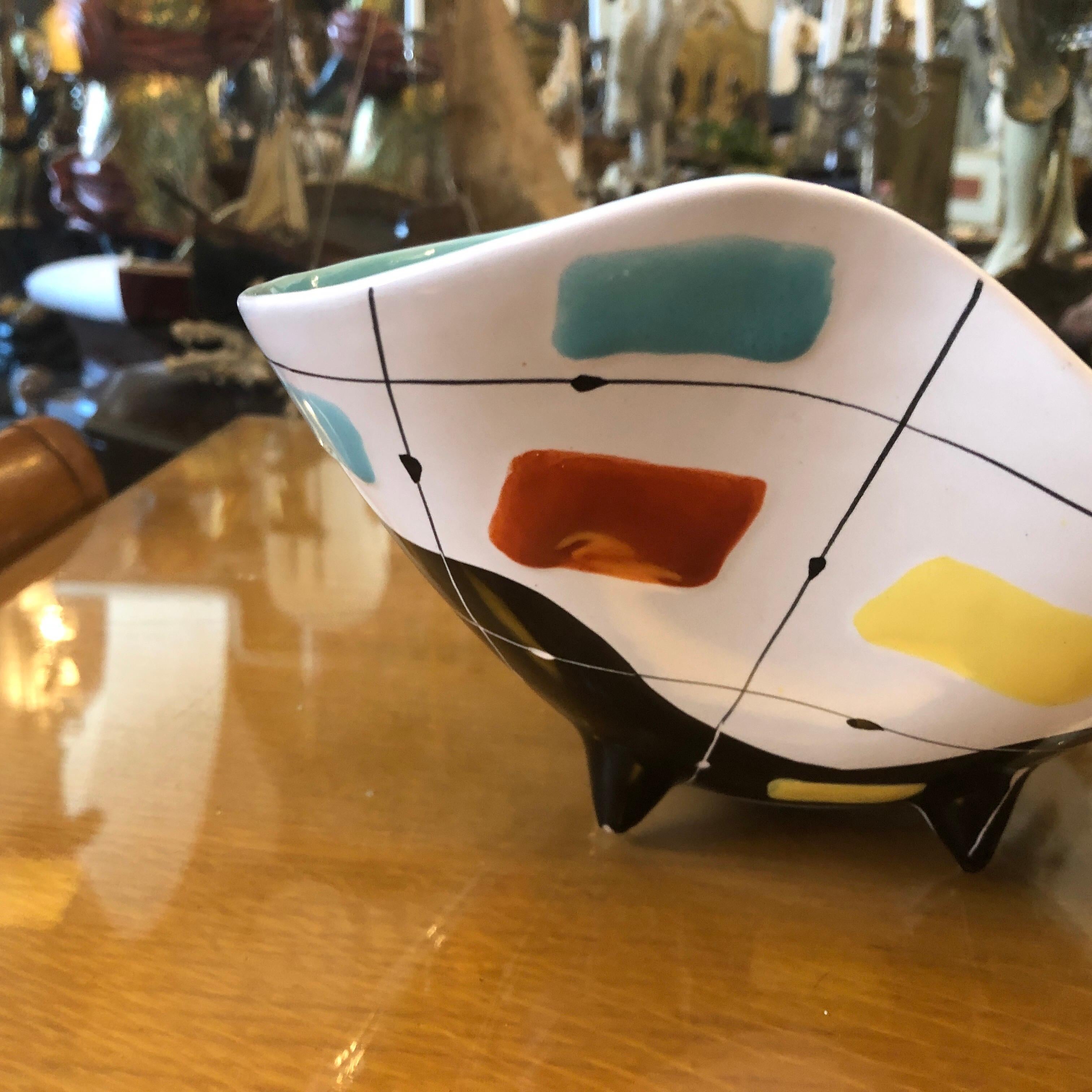 A ceramic bowl made in Italy in the fifties in the small town of Deruta world famous for hand-crafted ceramics. The amazing fifties style decorated ceramic is in perfect conditions.