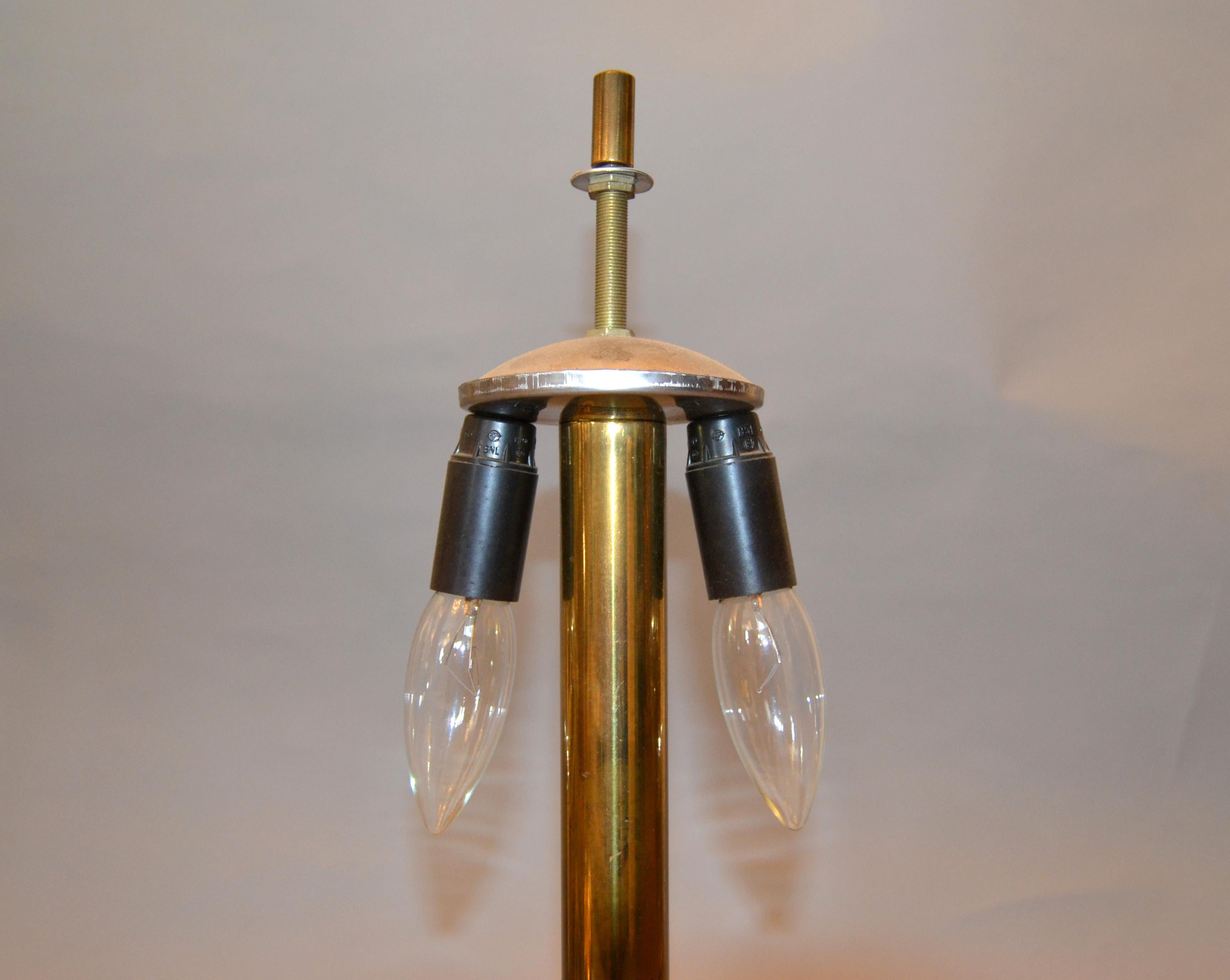 1950s Mid-Century Modern Italian Brass and Plastic Table Lamp For Sale 7