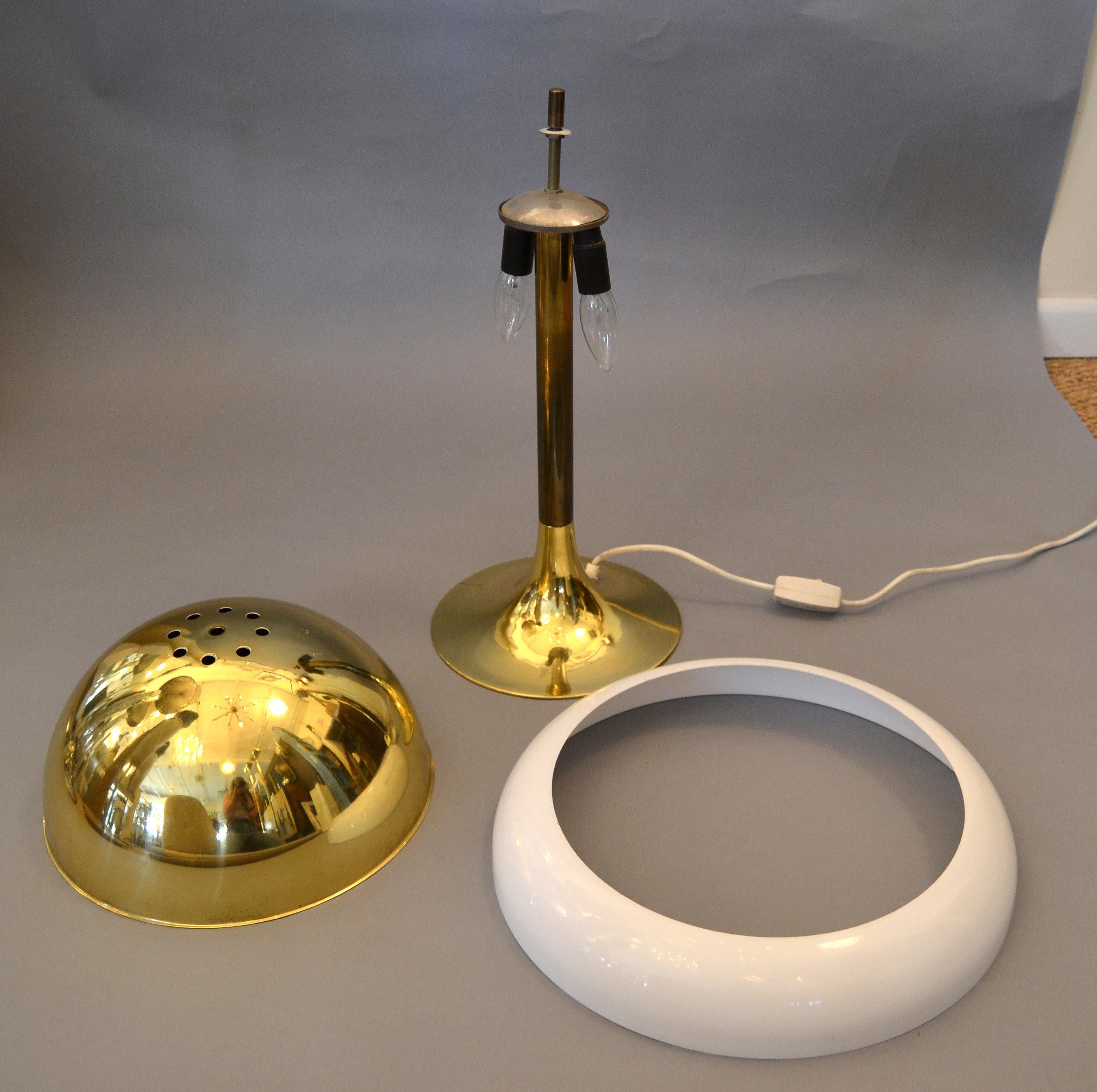 1950s Mid-Century Modern Italian Brass and Plastic Table Lamp For Sale 1