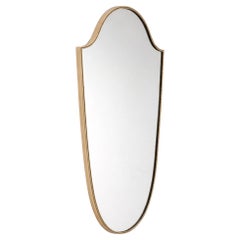 1950er Jahre Mitte des Jahrhunderts Moderner italienischer schildförmiger Spiegel aus Messing im Stil von Gio