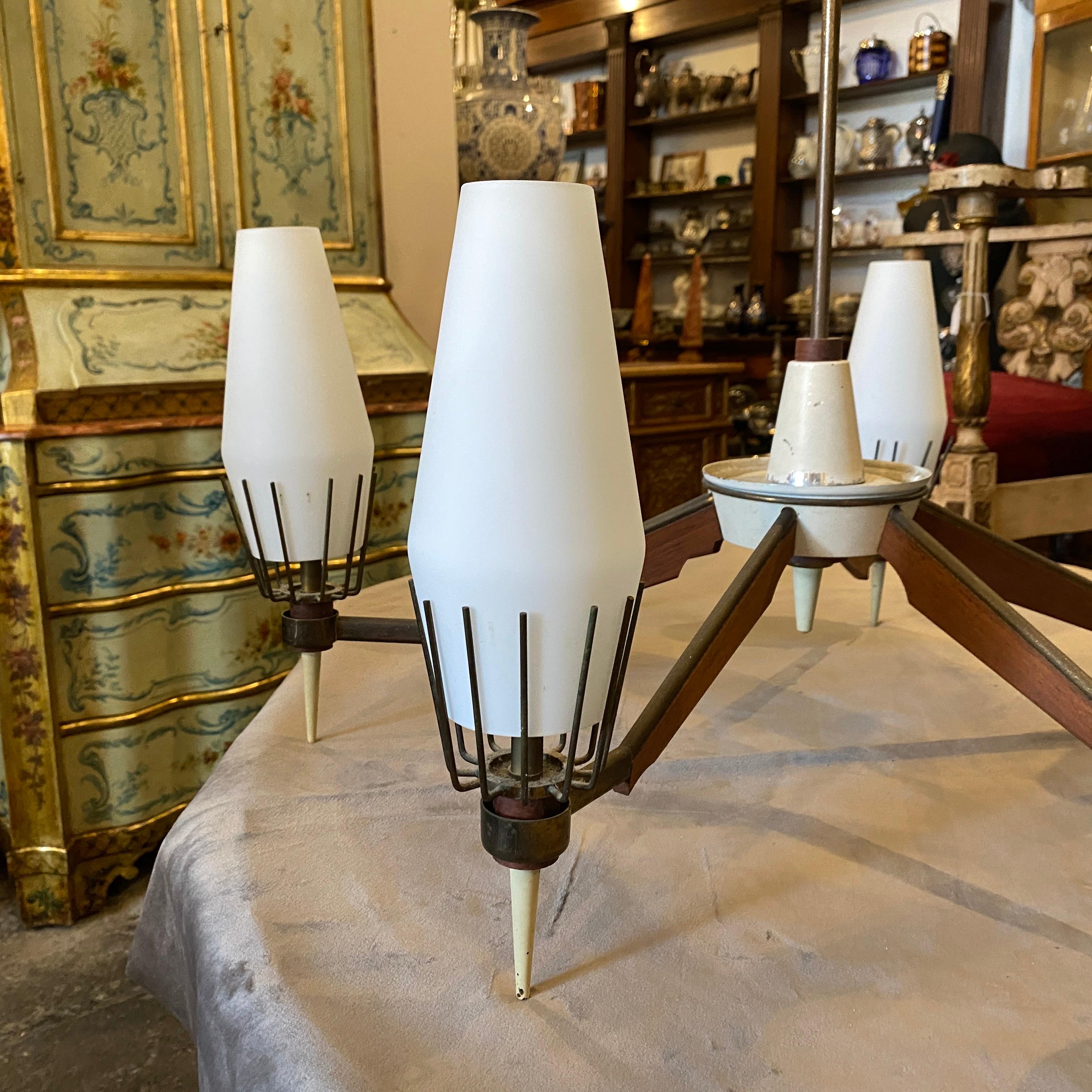 1950s Mid-Century Modern Italian Chandelier in the Manner of Arredoluce In Good Condition For Sale In Aci Castello, IT