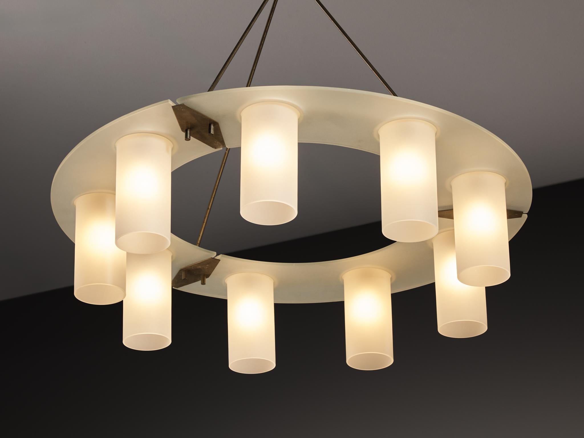 Metà XX secolo Lampadari italiani del Mid-Century Modern degli anni '50 in vetro satinato e ottone in vendita