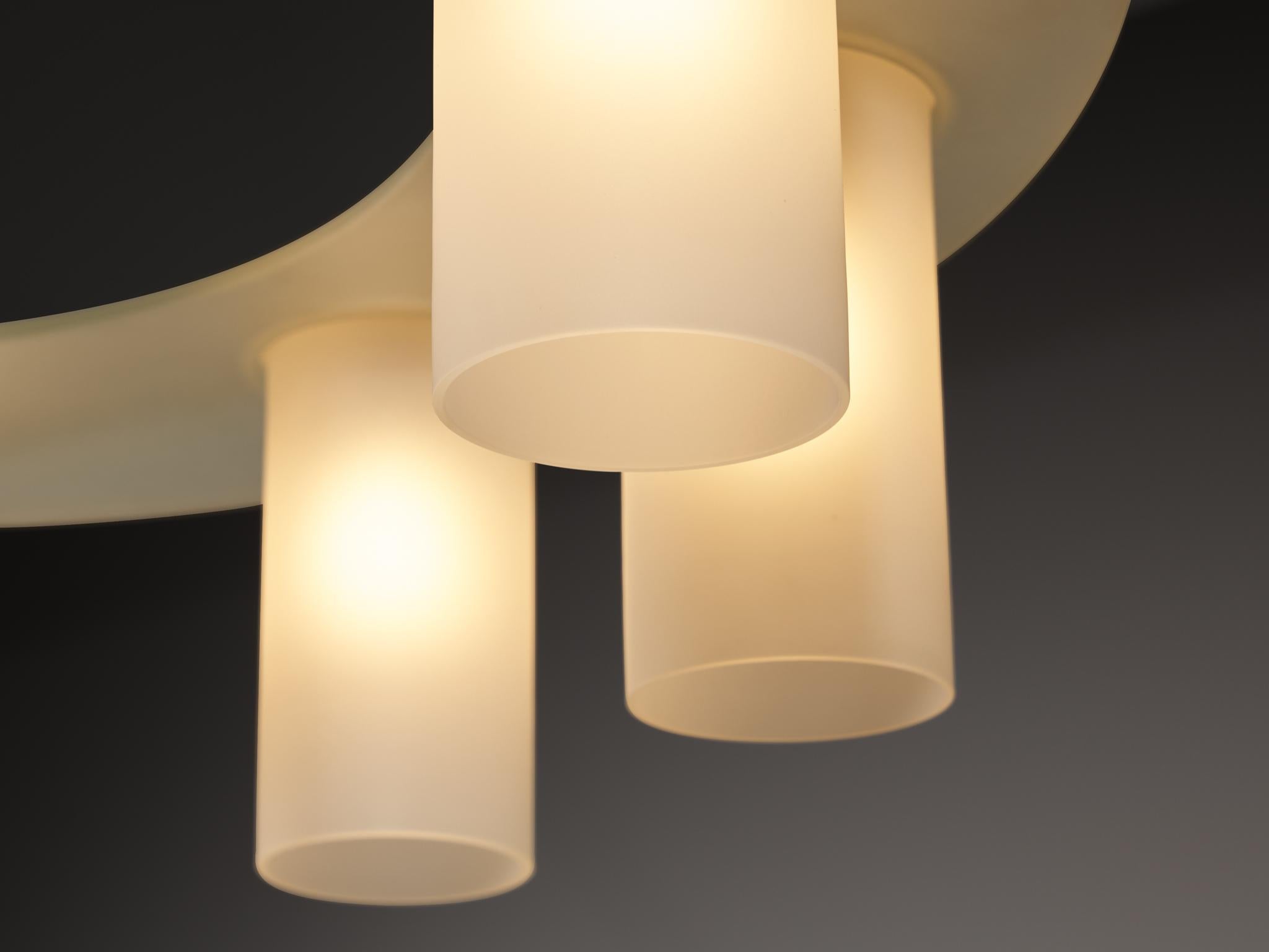 Alluminio Lampadari italiani del Mid-Century Modern degli anni '50 in vetro satinato e ottone in vendita