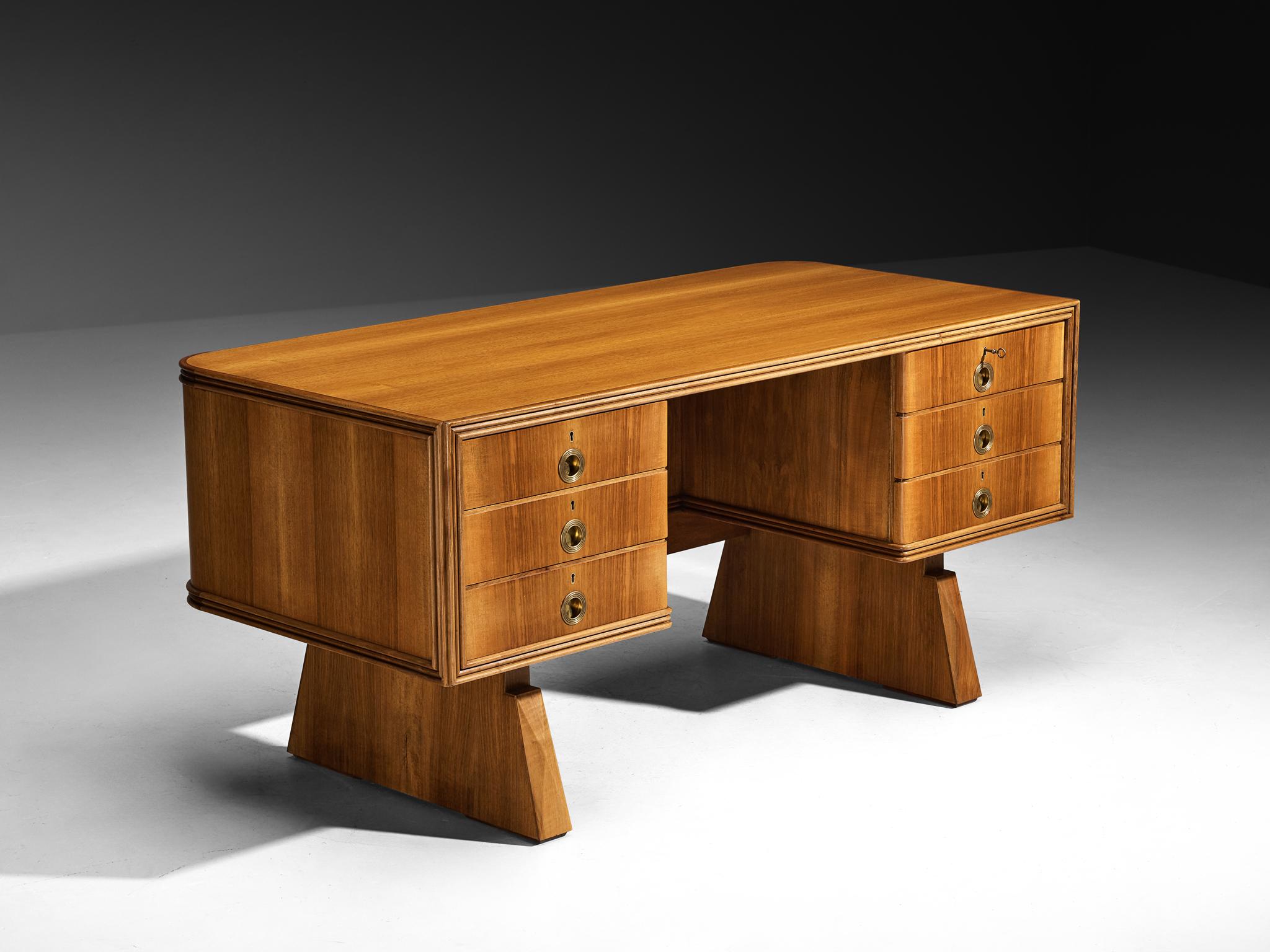 Ottone Scrivania italiana moderna del Mid-Century degli anni '50 in noce e ottone in vendita