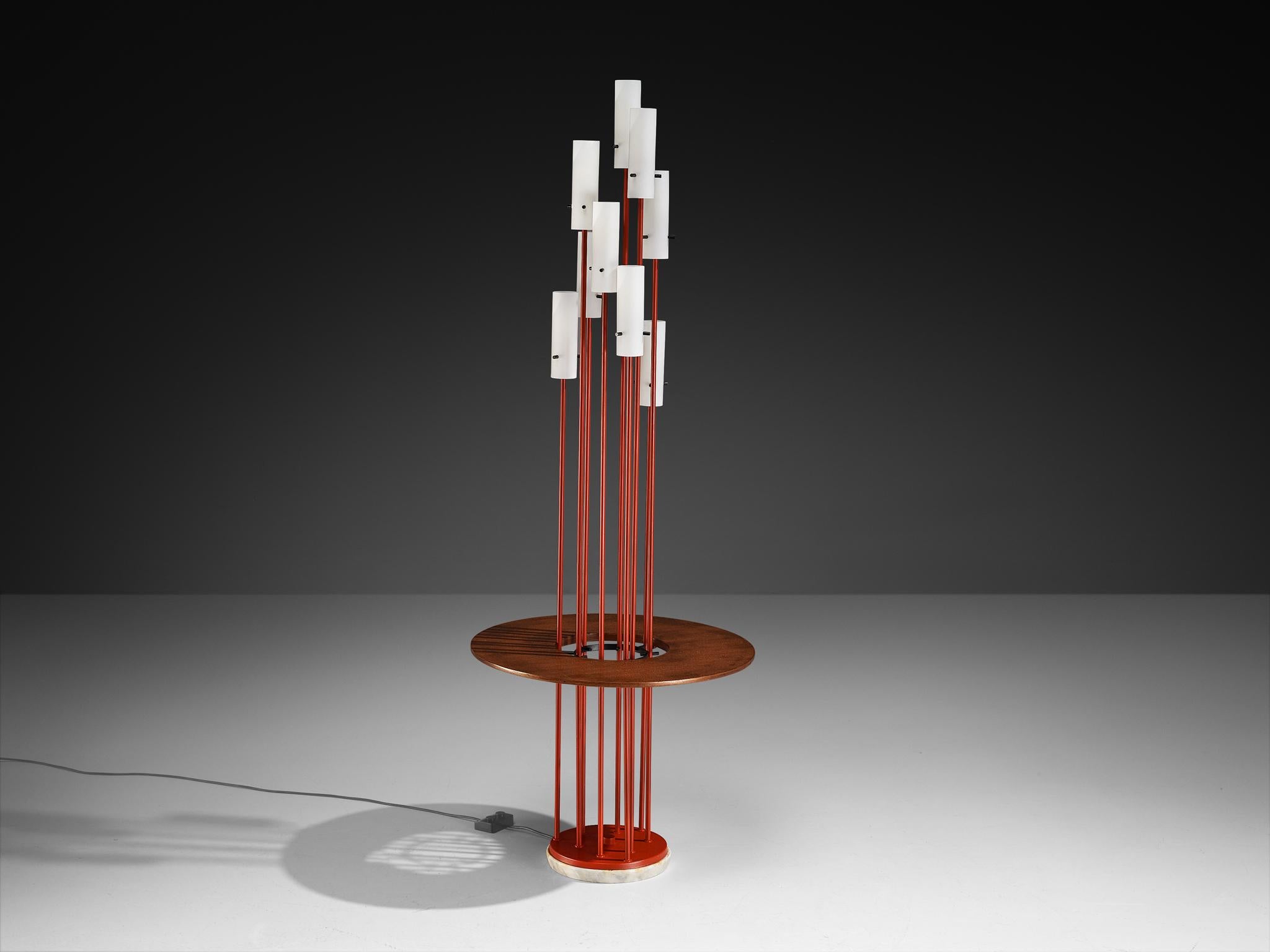 Lampada da terra italiana del Mid-Century Modern del 1950 con tavolino integrato in teak in vendita 3