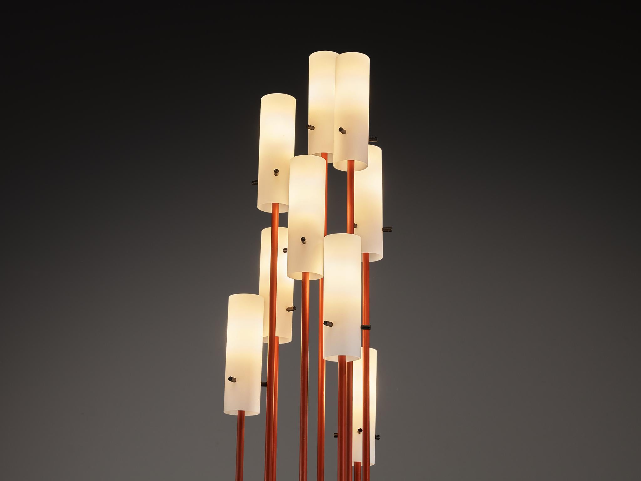 Mid-Century moderno Lampada da terra italiana del Mid-Century Modern del 1950 con tavolino integrato in teak in vendita