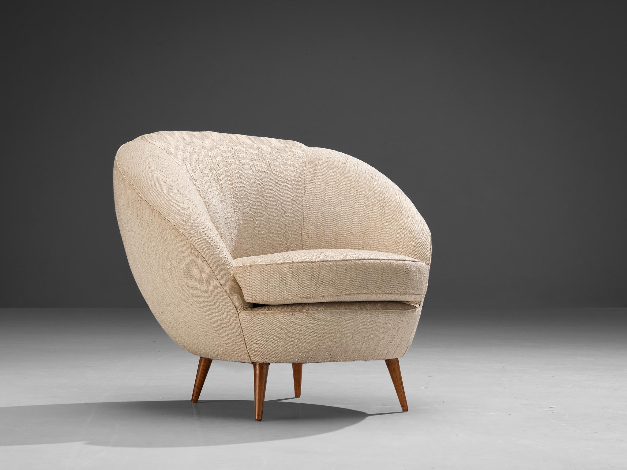 Mid-Century moderno Sedia da salotto italiana del Mid-Century Modern degli anni '50 in tessuto bianco sporco e Wood in vendita
