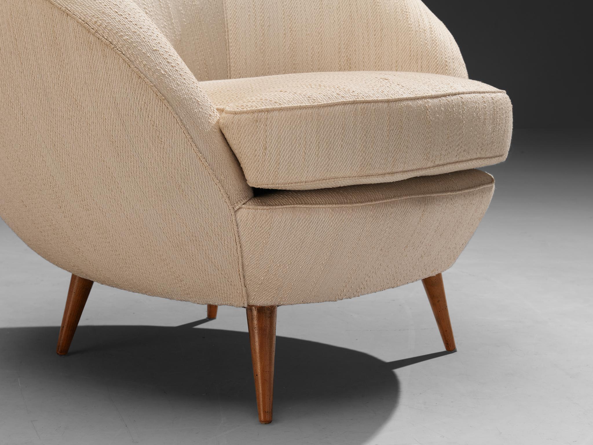 Metà XX secolo Sedia da salotto italiana del Mid-Century Modern degli anni '50 in tessuto bianco sporco e Wood in vendita