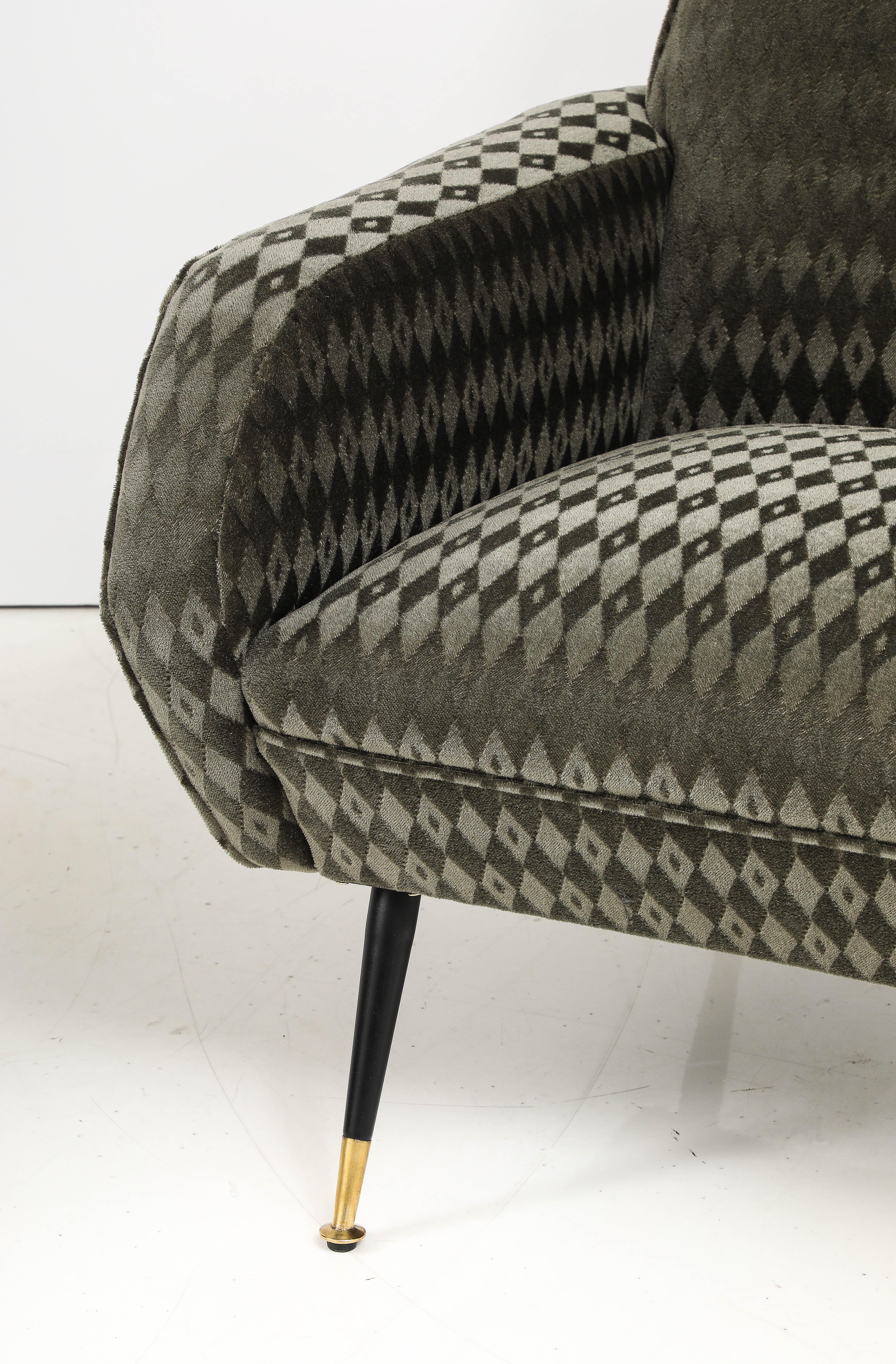 Sedie da salotto italiane della metà del secolo scorso con rivestimento in mohair Donghia in vendita 4