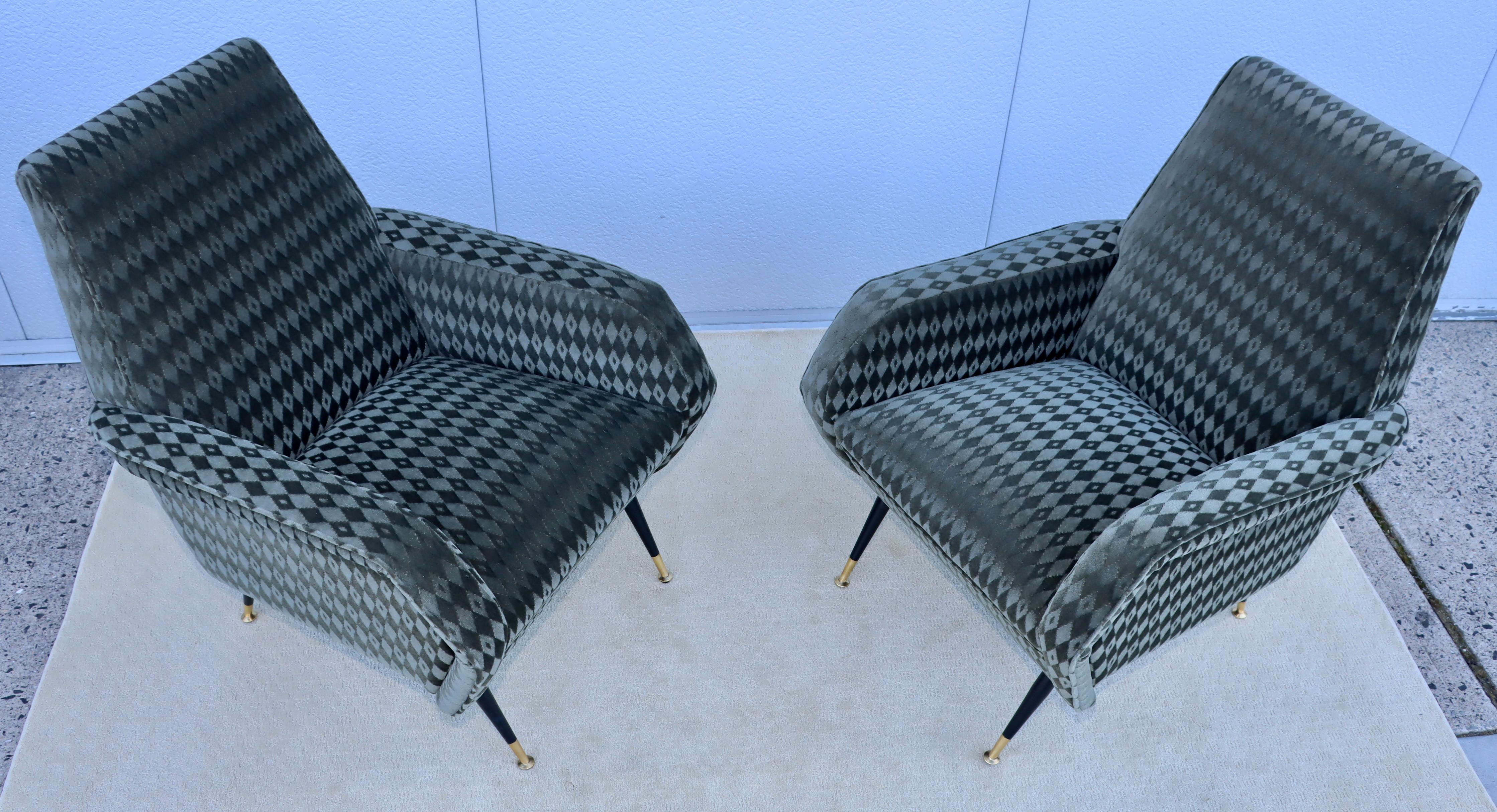 1950's Mid-Century Modern Italian Lounge Chairs With Donghia Mohair Upholstery In Good Condition For Sale In New York, NY