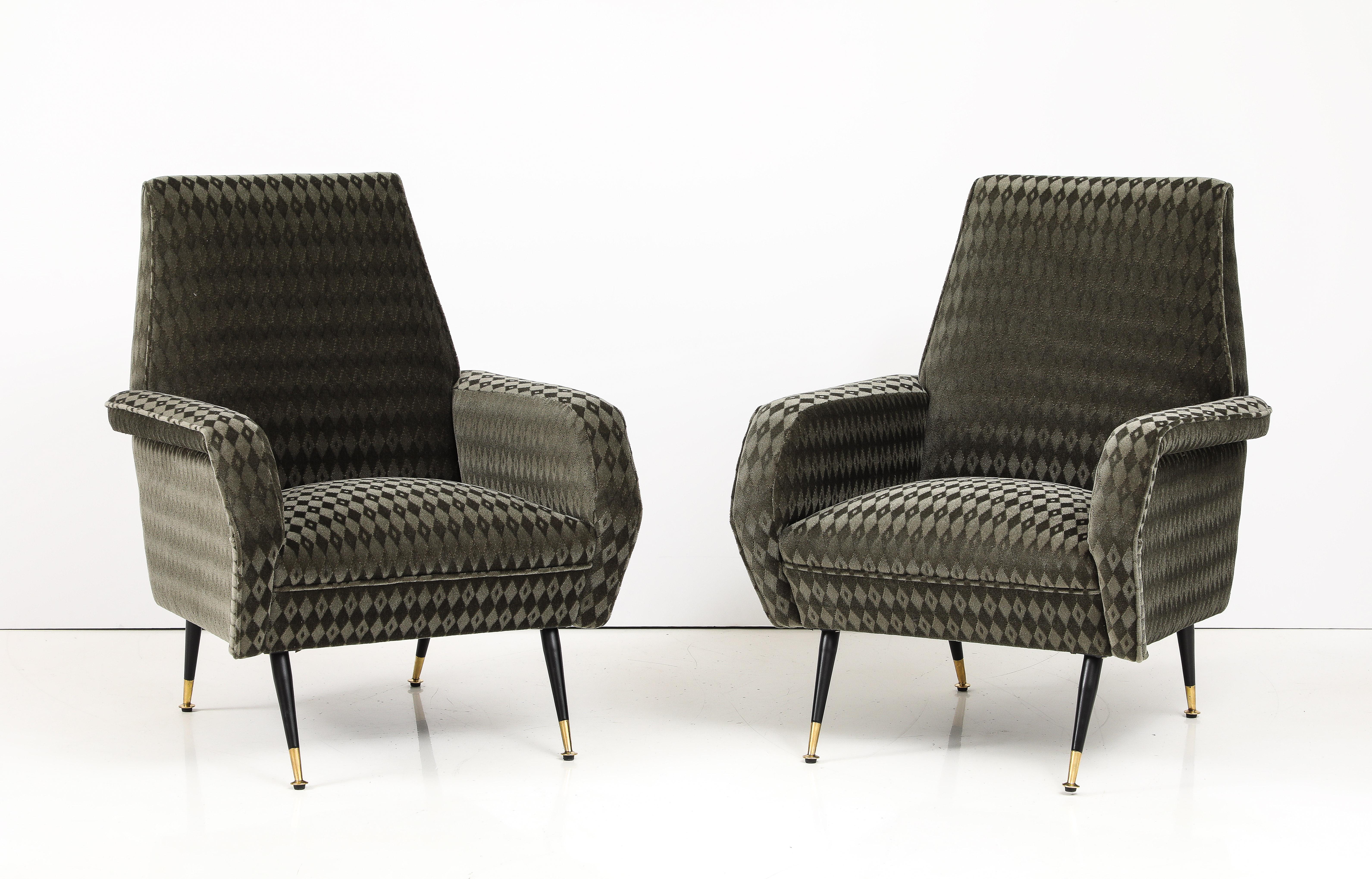 Italiano Sedie da salotto italiane della metà del secolo scorso con rivestimento in mohair Donghia in vendita