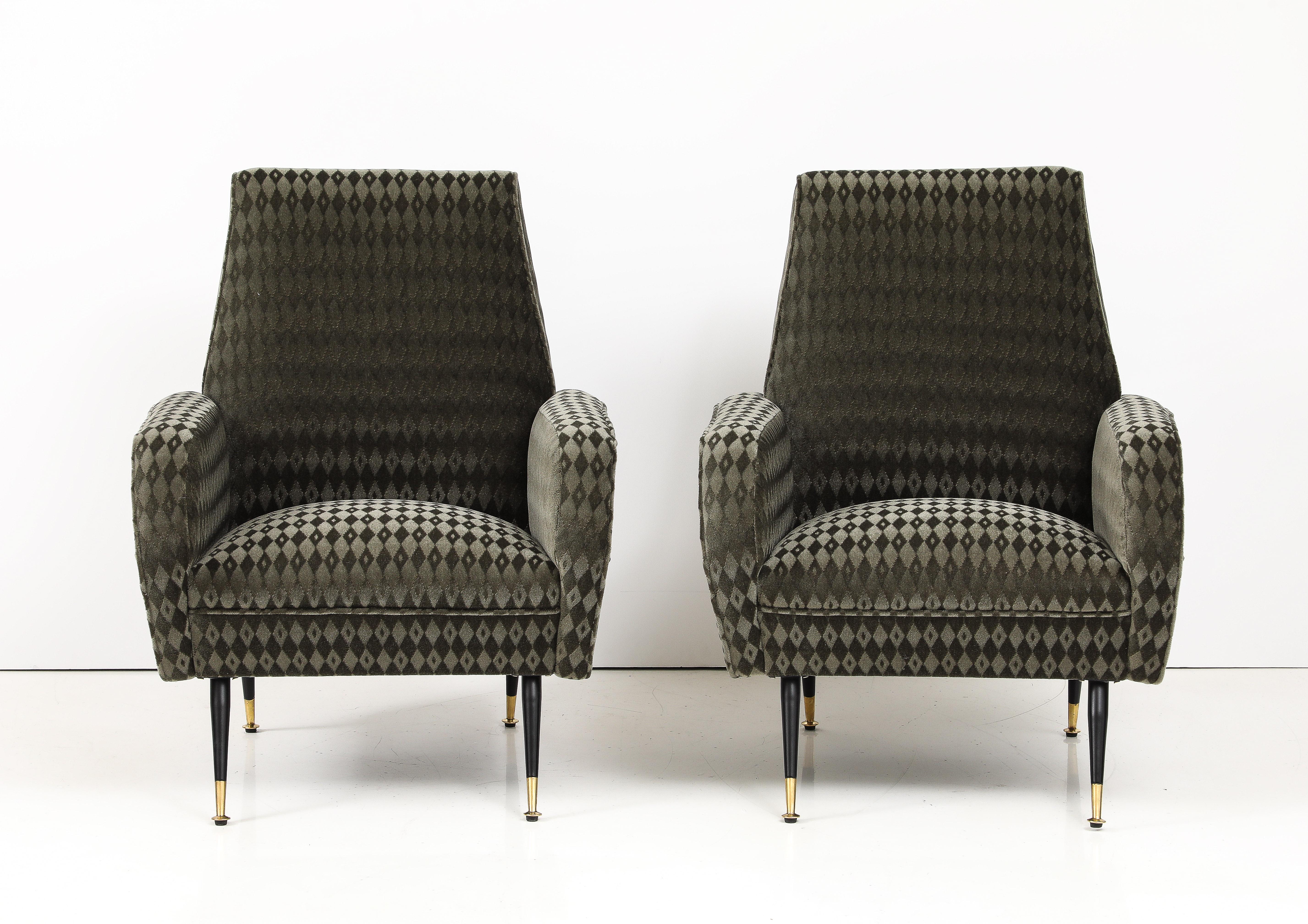Sedie da salotto italiane della metà del secolo scorso con rivestimento in mohair Donghia in vendita 2
