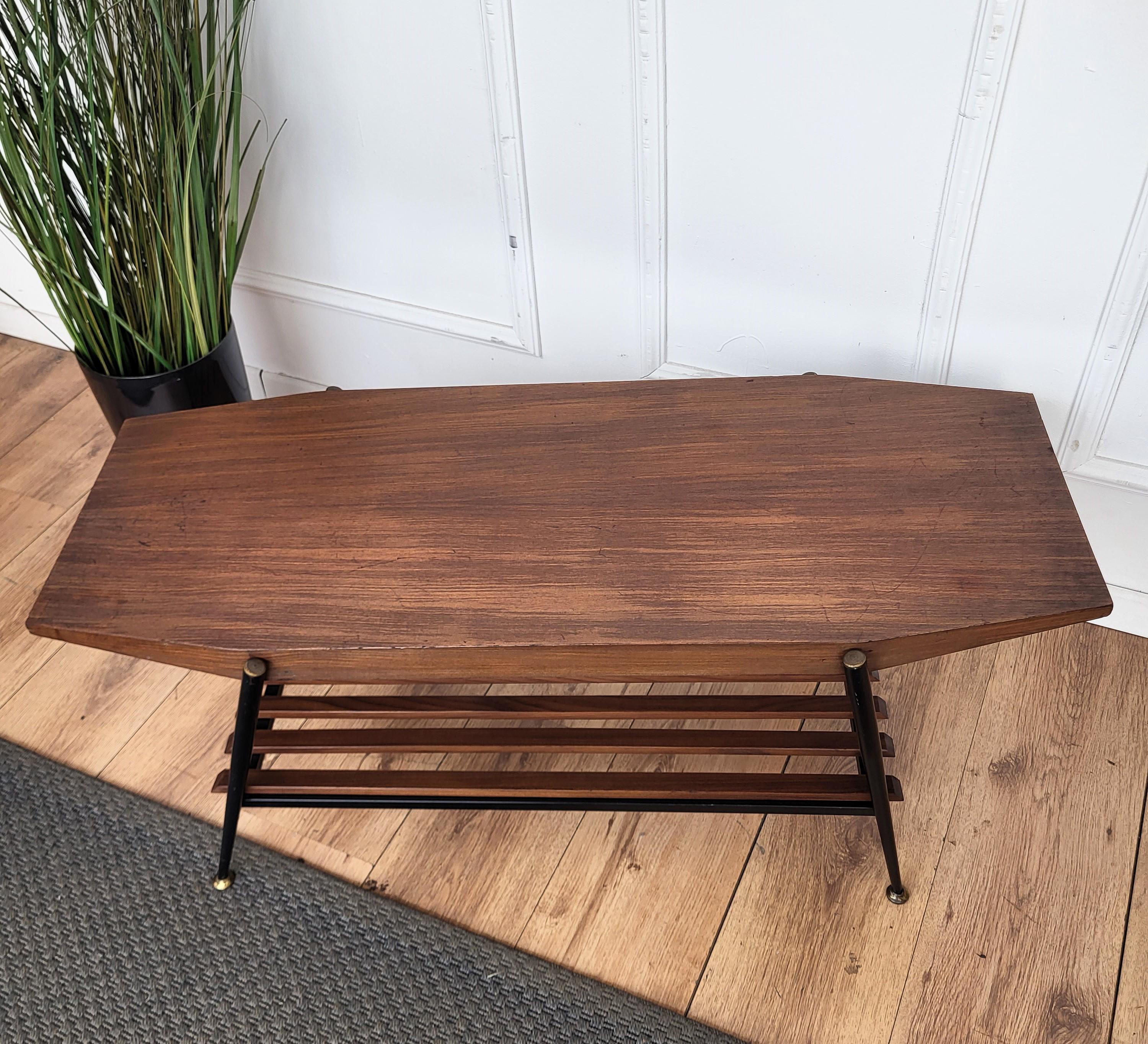 1950er Jahre Mid-Century Modern Italienisch Achteckig Metall Messing Lamelle Wood Couchtisch (20. Jahrhundert) im Angebot