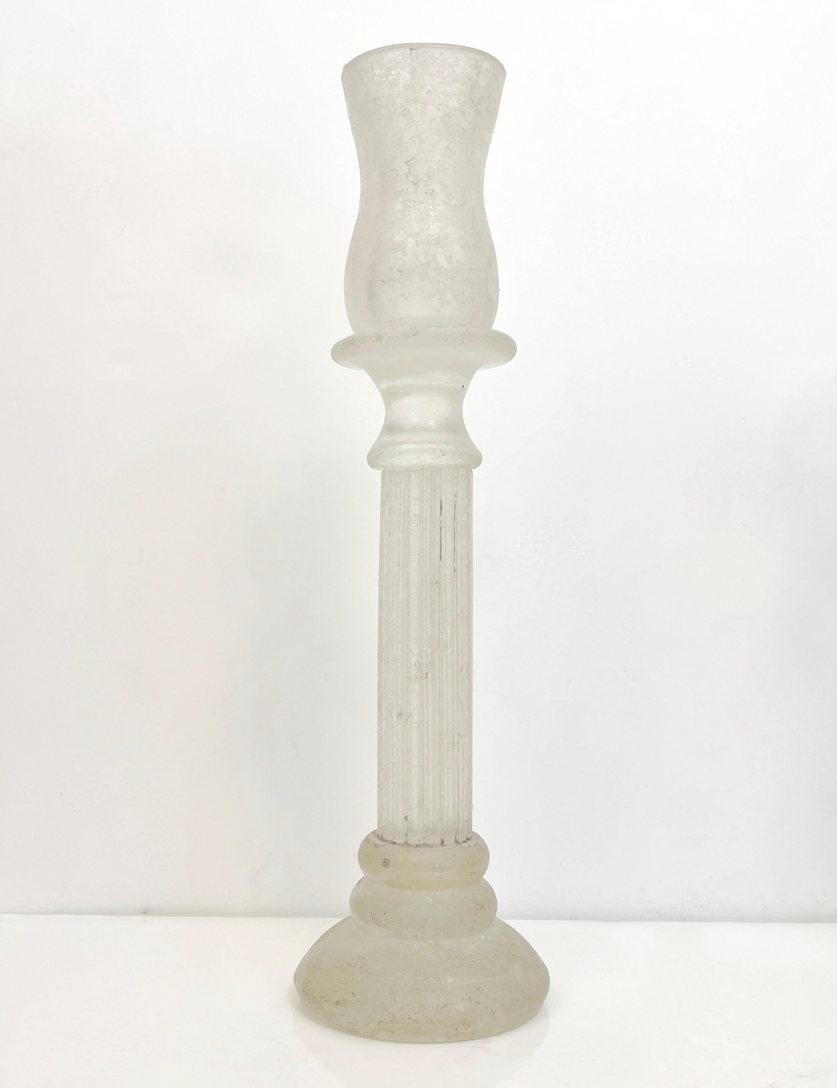 Coppia di candelabri in vetro di Murano bianco smerigliato degli anni '50, metà del secolo scorso in vendita 4