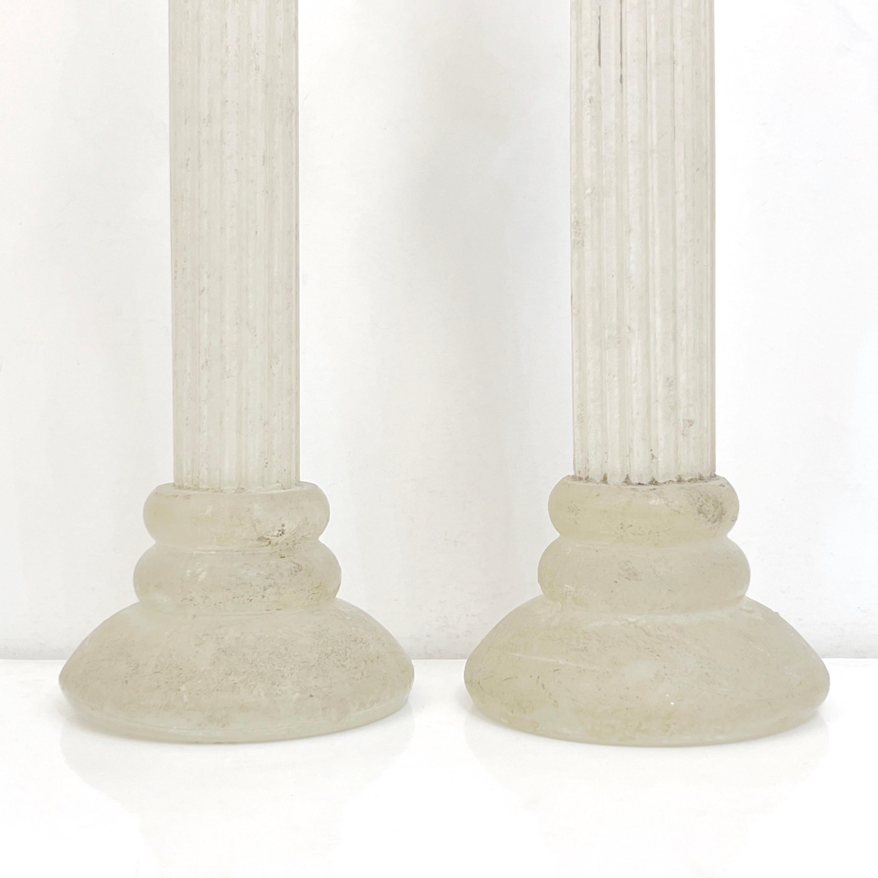 Coppia di candelabri in vetro di Murano bianco smerigliato degli anni '50, metà del secolo scorso in vendita 8