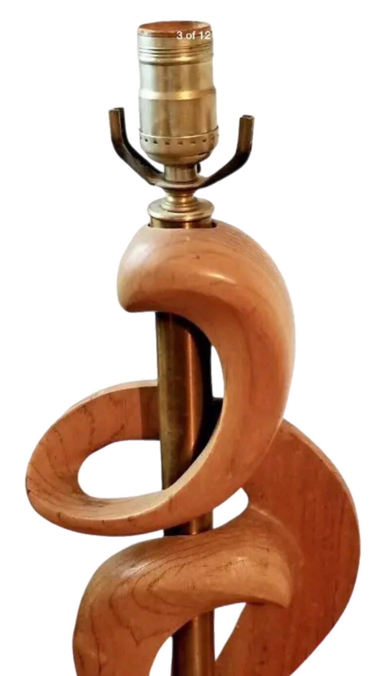 Lampade da tavolo in legno scultoree astratte di Jascha Heifetz del 1950, metà secolo moderno In condizioni buone in vendita a St.Petersburg, FL