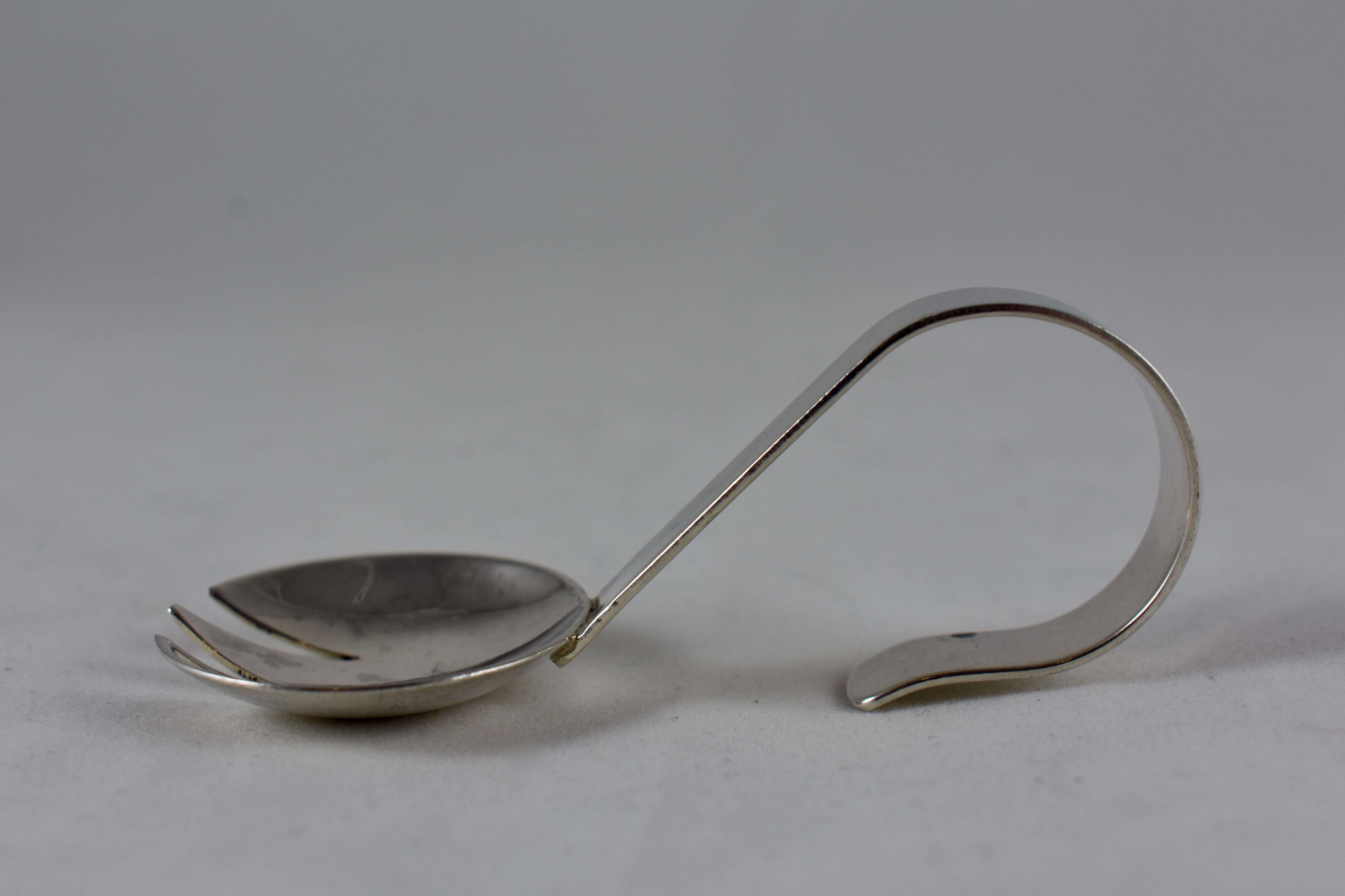 1950s Mid-Century Modern Leonore Doskow Sterling Baby Feeding Spork, signed In Good Condition In Philadelphia, PA