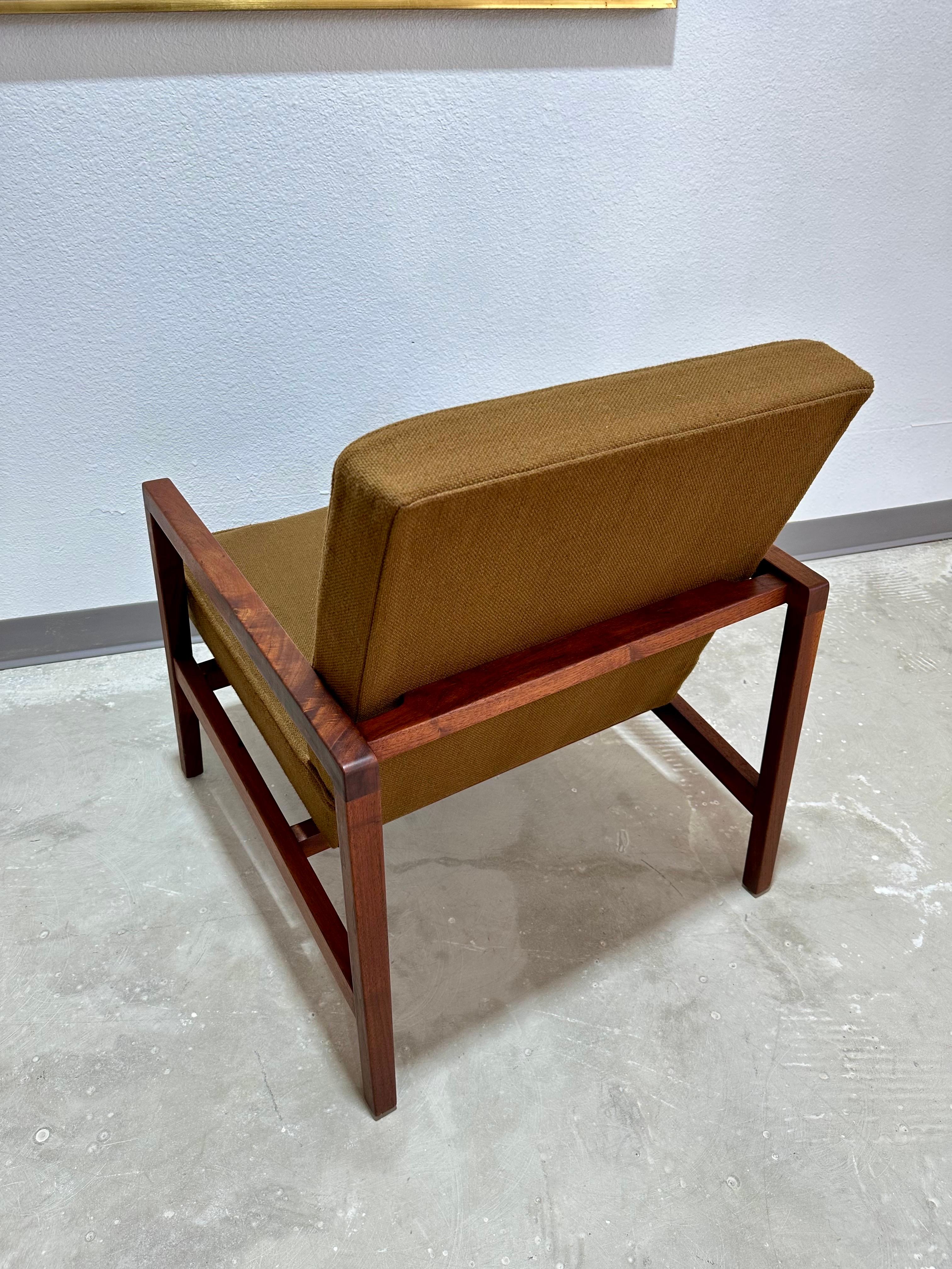 1950s Mid-Century Modern Lewis Butler for Knoll Walnut Lounge Chair In Good Condition For Sale In Lutz, FL