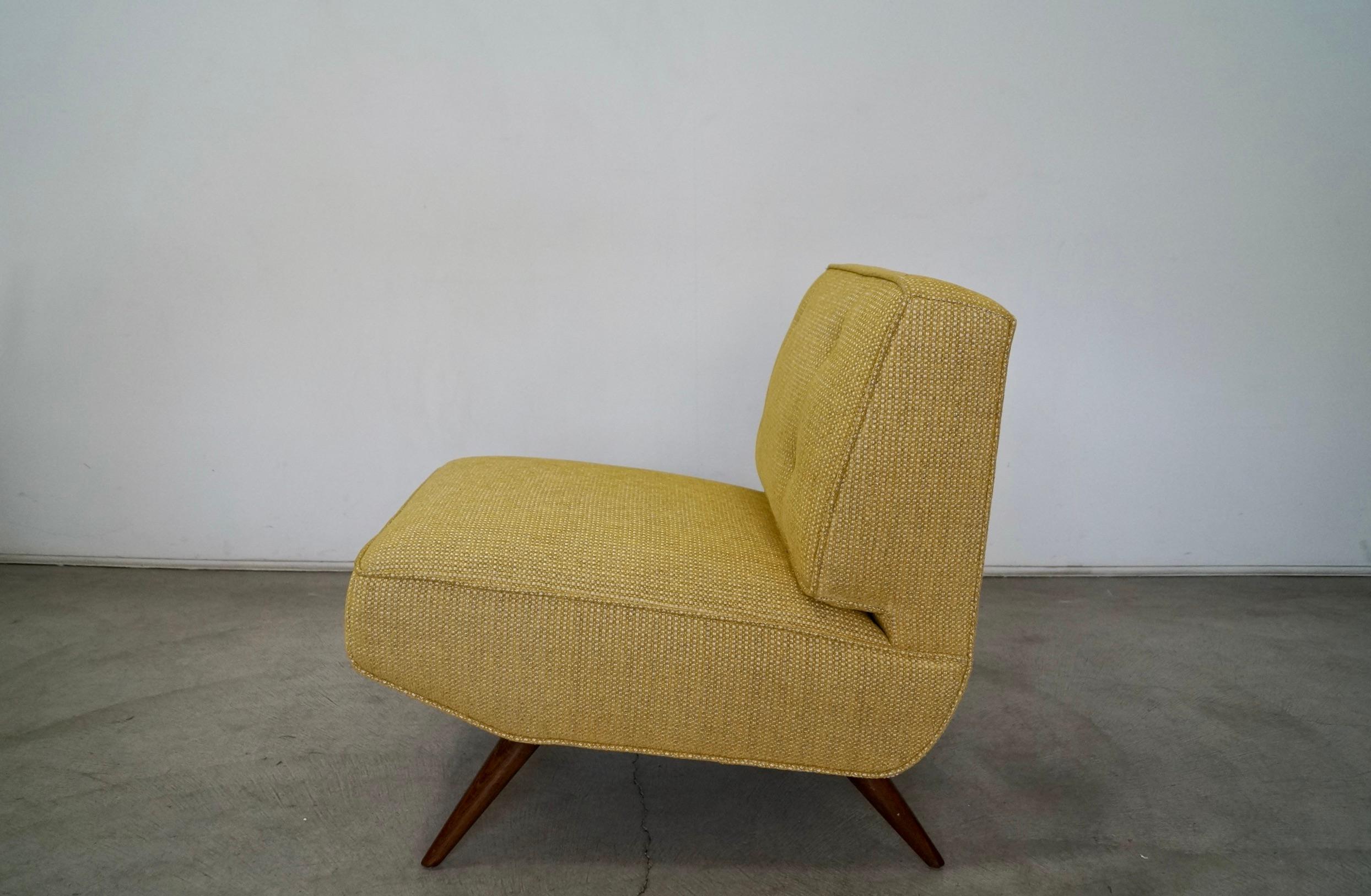 1950's Mid-Century Modern Lounge Chair (Textil) im Angebot