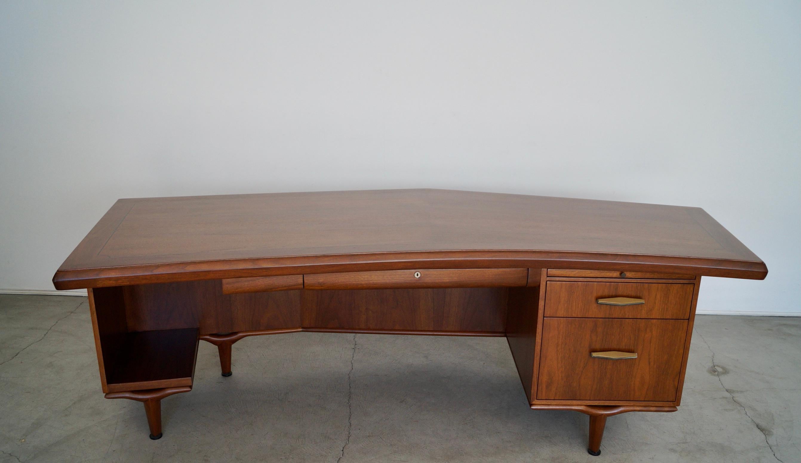 Vintage 1950's Mid-century Modern boomerang desk for sale. Manufactured by Monteverdi Young in Beverly Hills, California in the 50's, and has been beautifully restored. It has a boomerang shape, and is really well made. It has three total drawers,