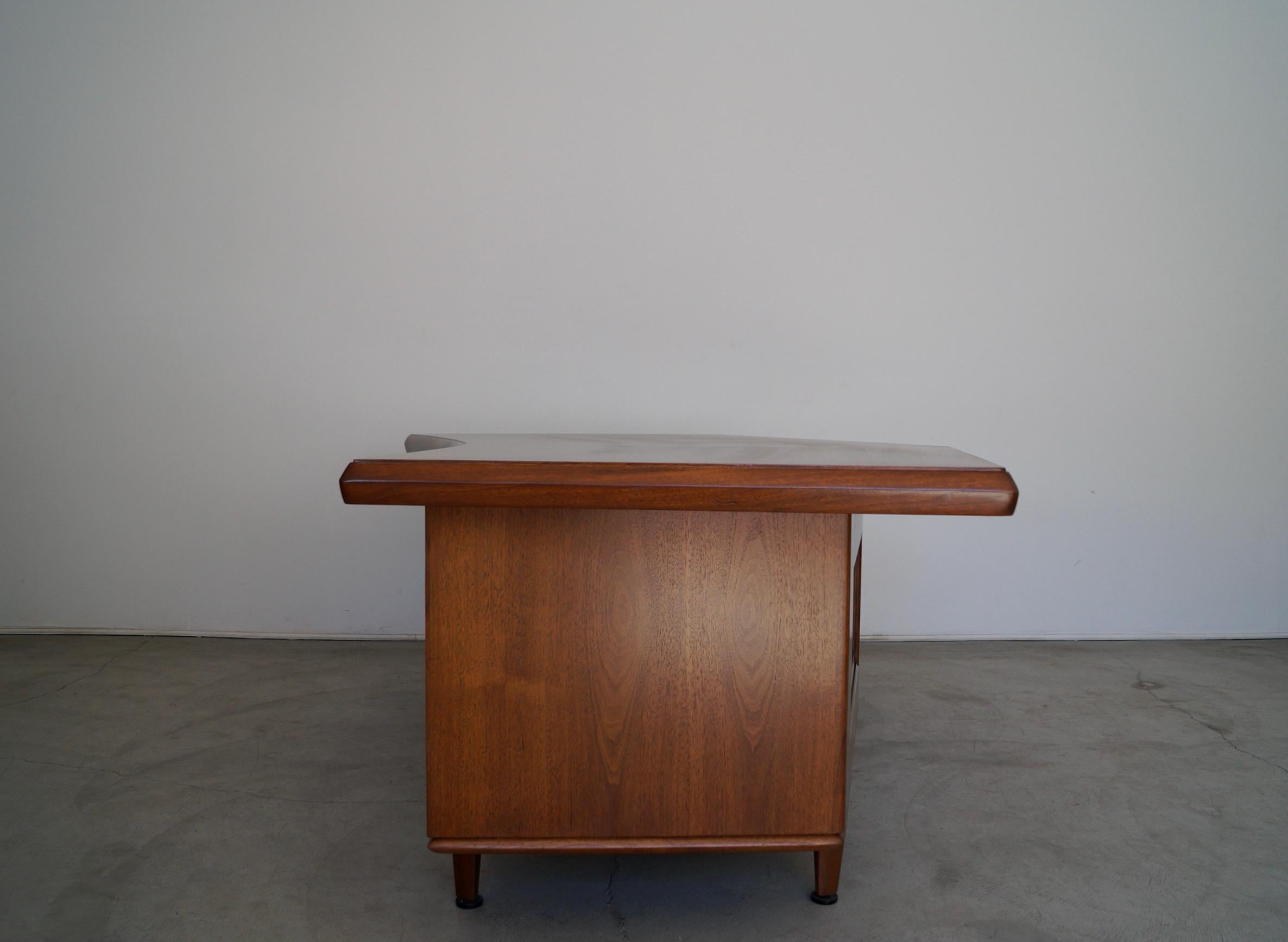 1950's Mid-Century Modern Monteverdi Young Executive Boomerang Desk In Excellent Condition In Burbank, CA