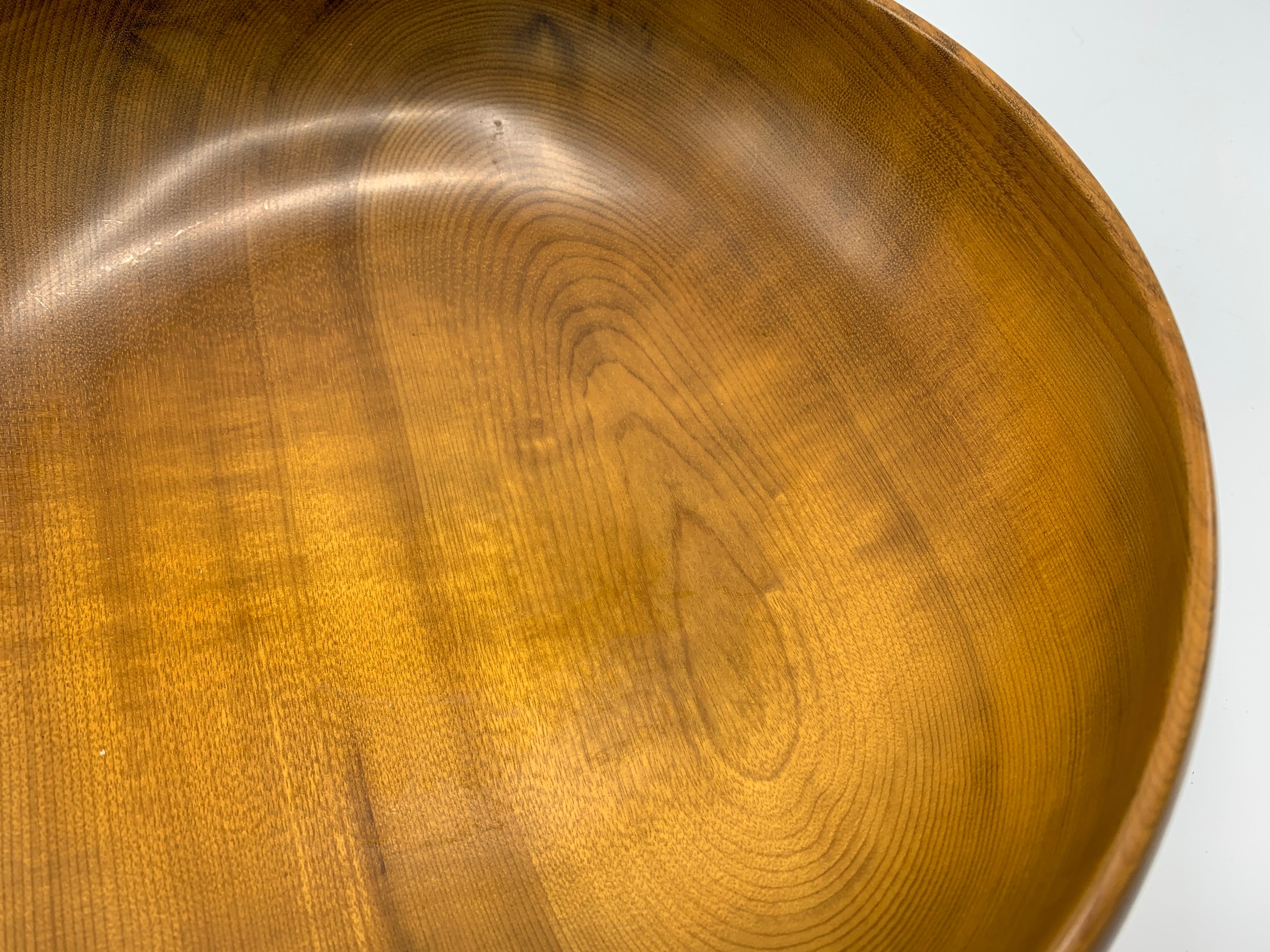 Hand-Carved 1950s Mid-Century Modern Myrtlewood Bowl For Sale