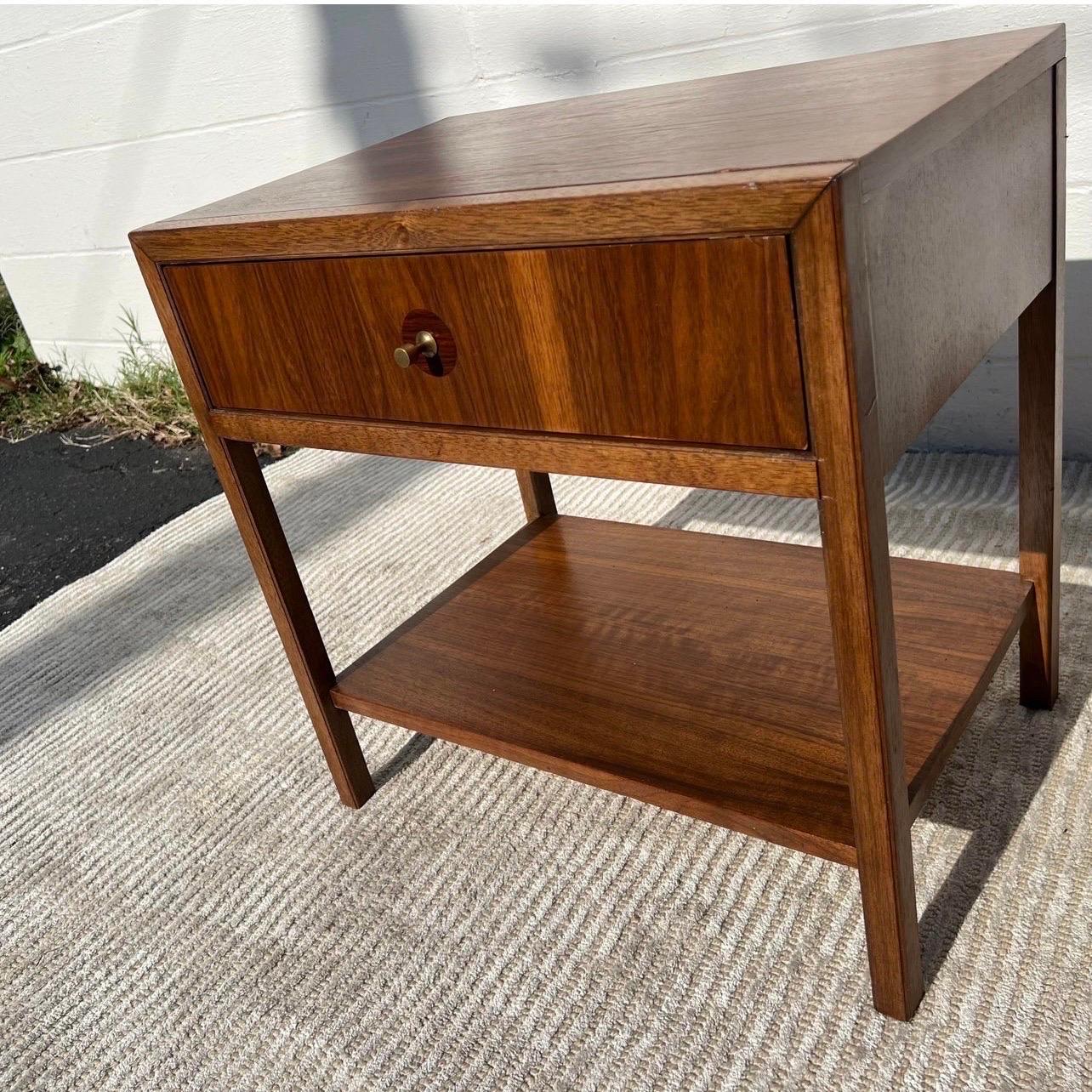 Early and rare Mid-Century Modern vintage side, end, occasional or bedside table in the manner of Milo Baughman for Arch Gordon in the 1950s. Professionally refinished, the beautifully grained walnut creates striking patterns.