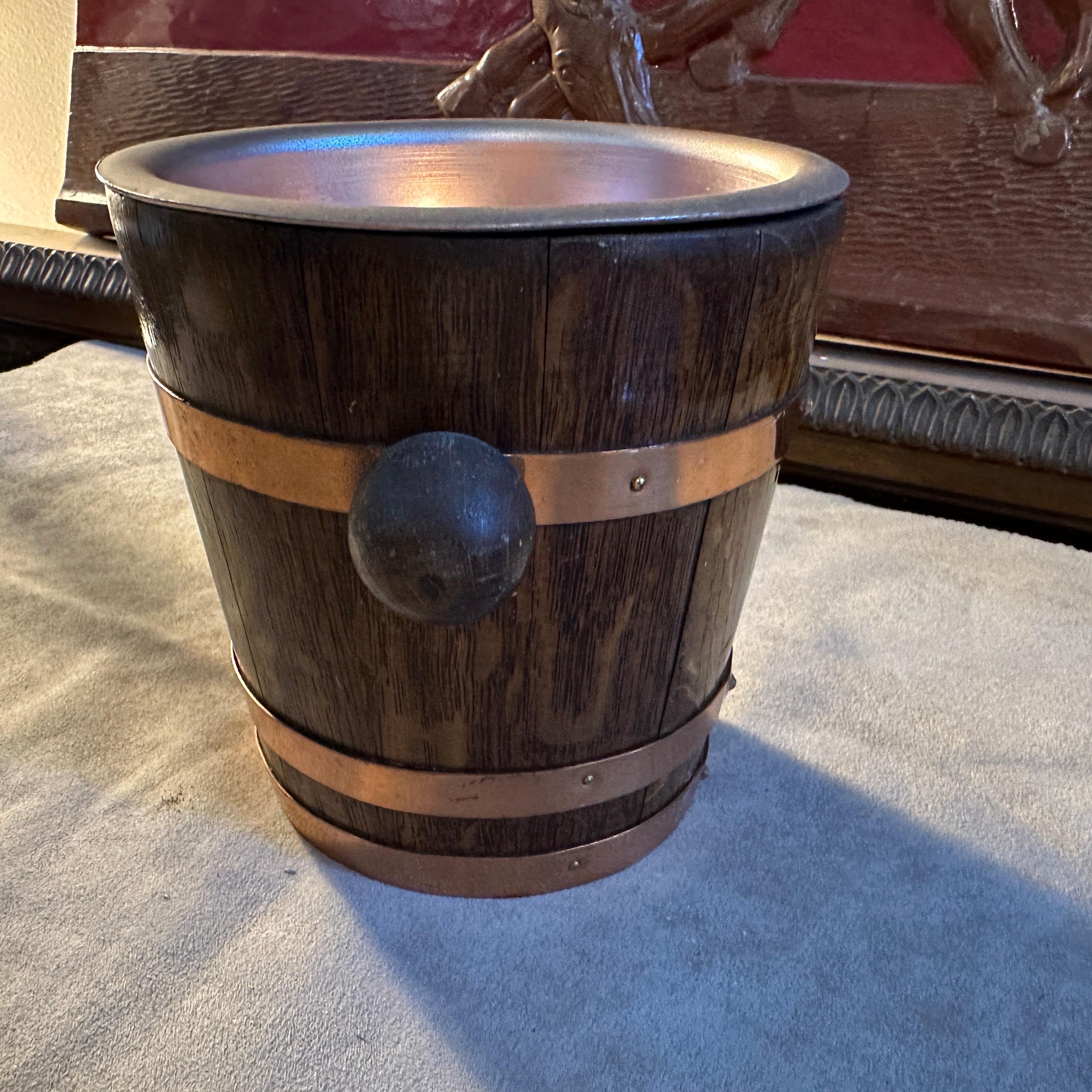 1950s Mid-Century Modern Oak and Copper French Ice Bucket In Good Condition For Sale In Aci Castello, IT