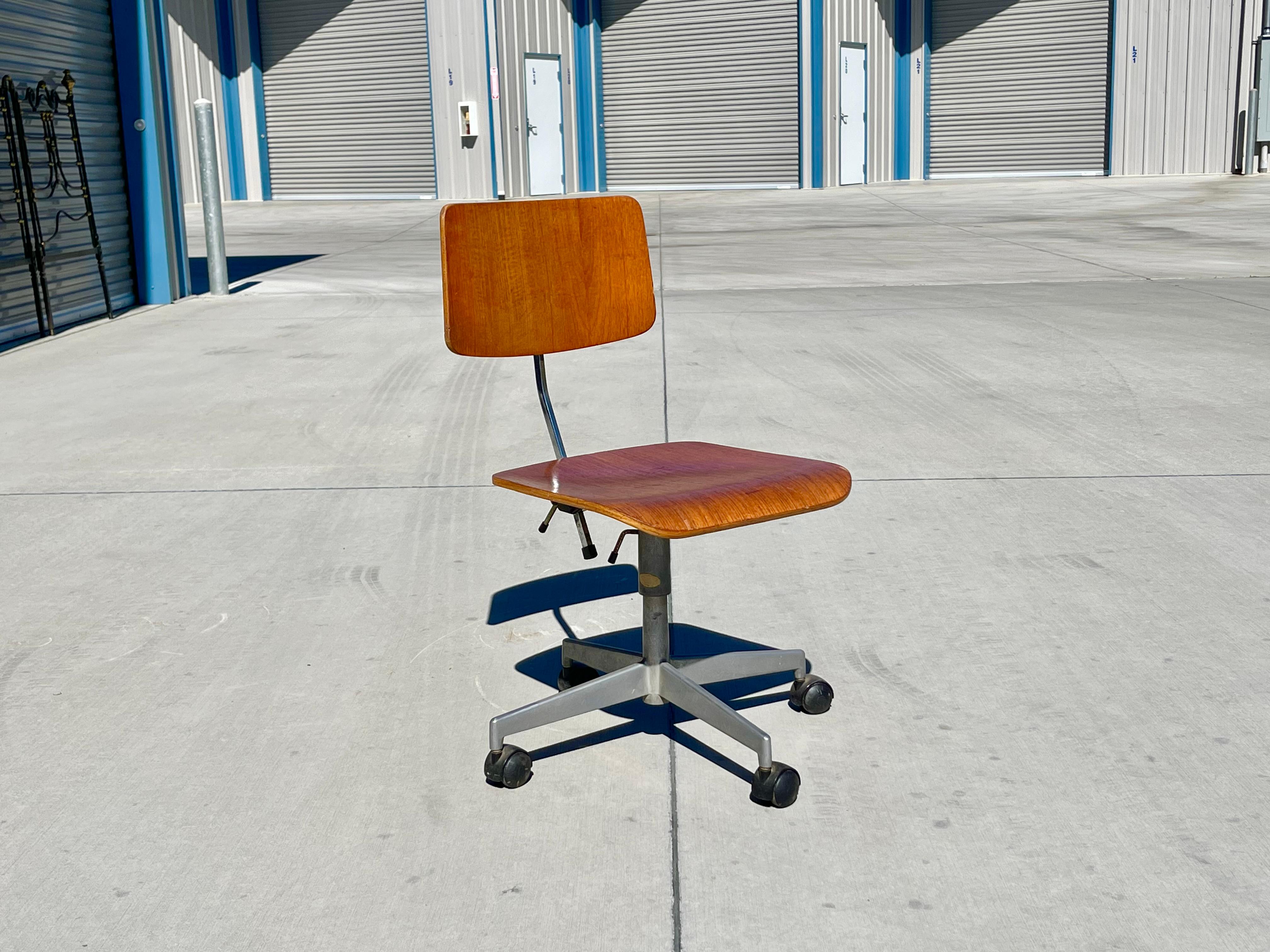 Mid-Century Modern 1950s Mid Century Modern Office Chair by Jorge Rasmussen For Sale