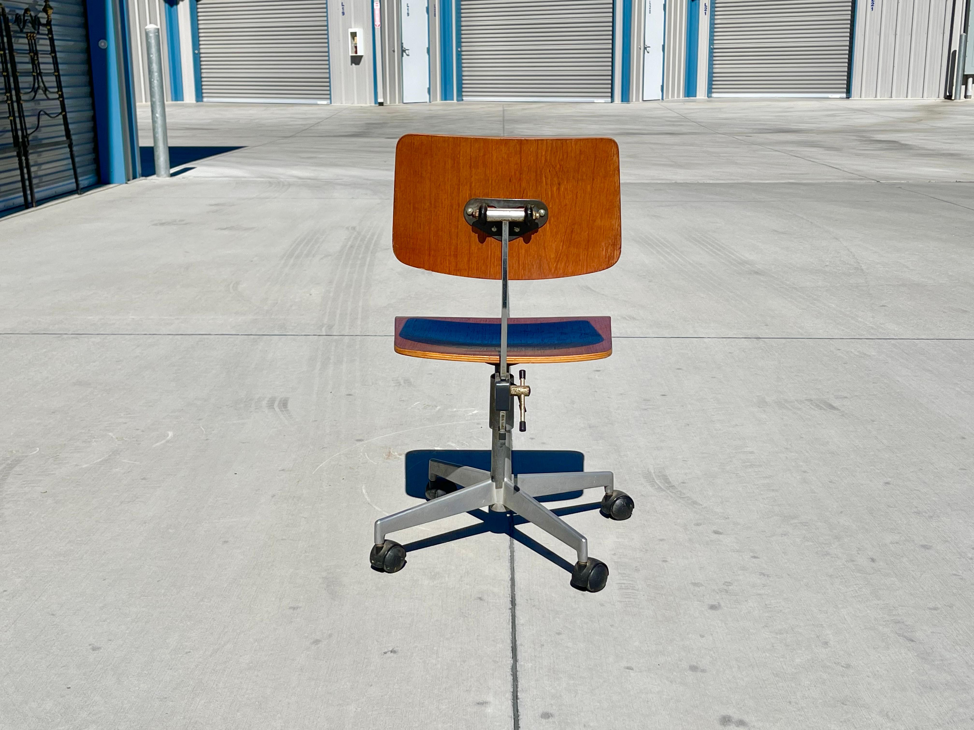 1950s Mid Century Modern Office Chair by Jorge Rasmussen In Good Condition For Sale In North Hollywood, CA