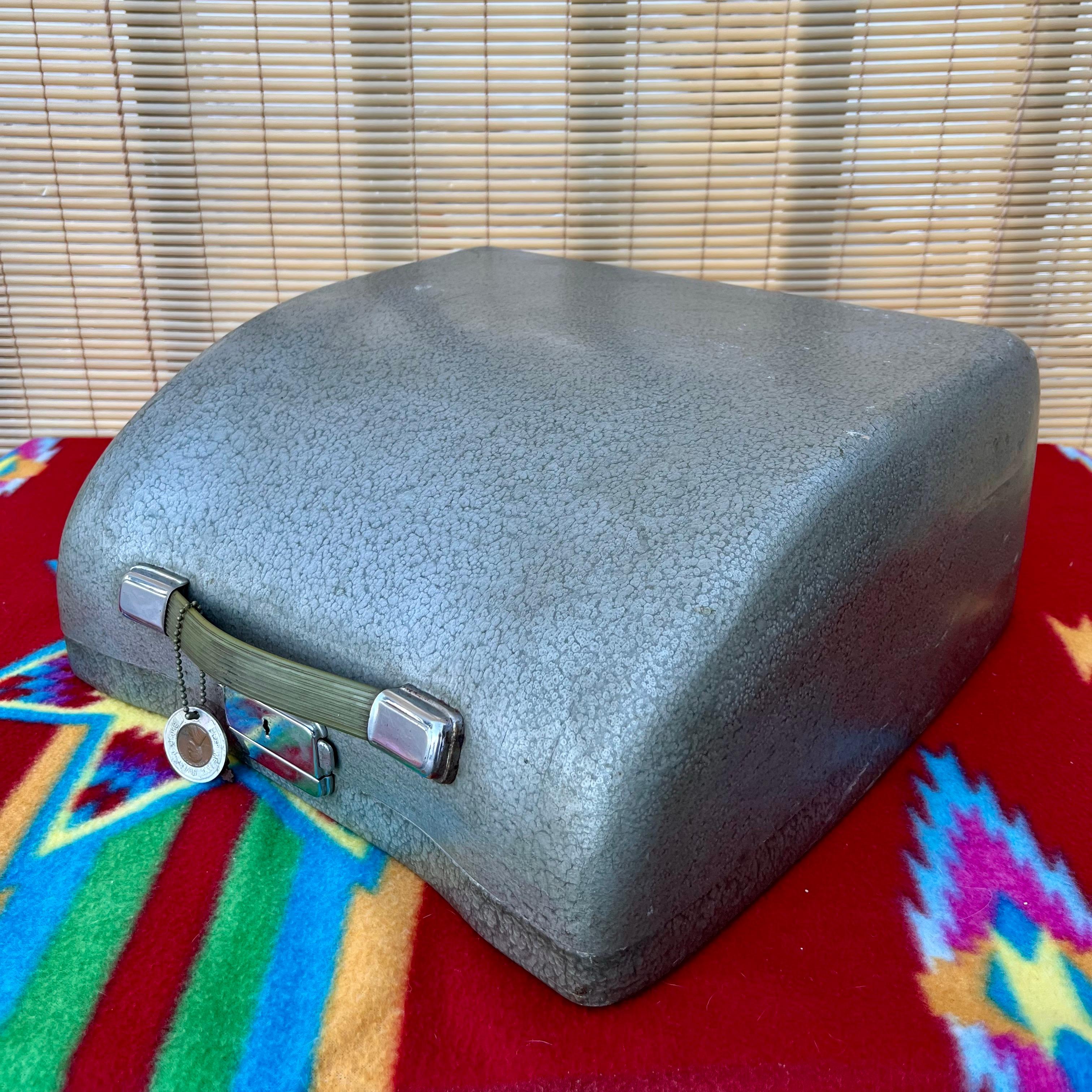 1950s Mid-Century Modern Olympia Sm-3 Portable Typewriter with Case For Sale 1