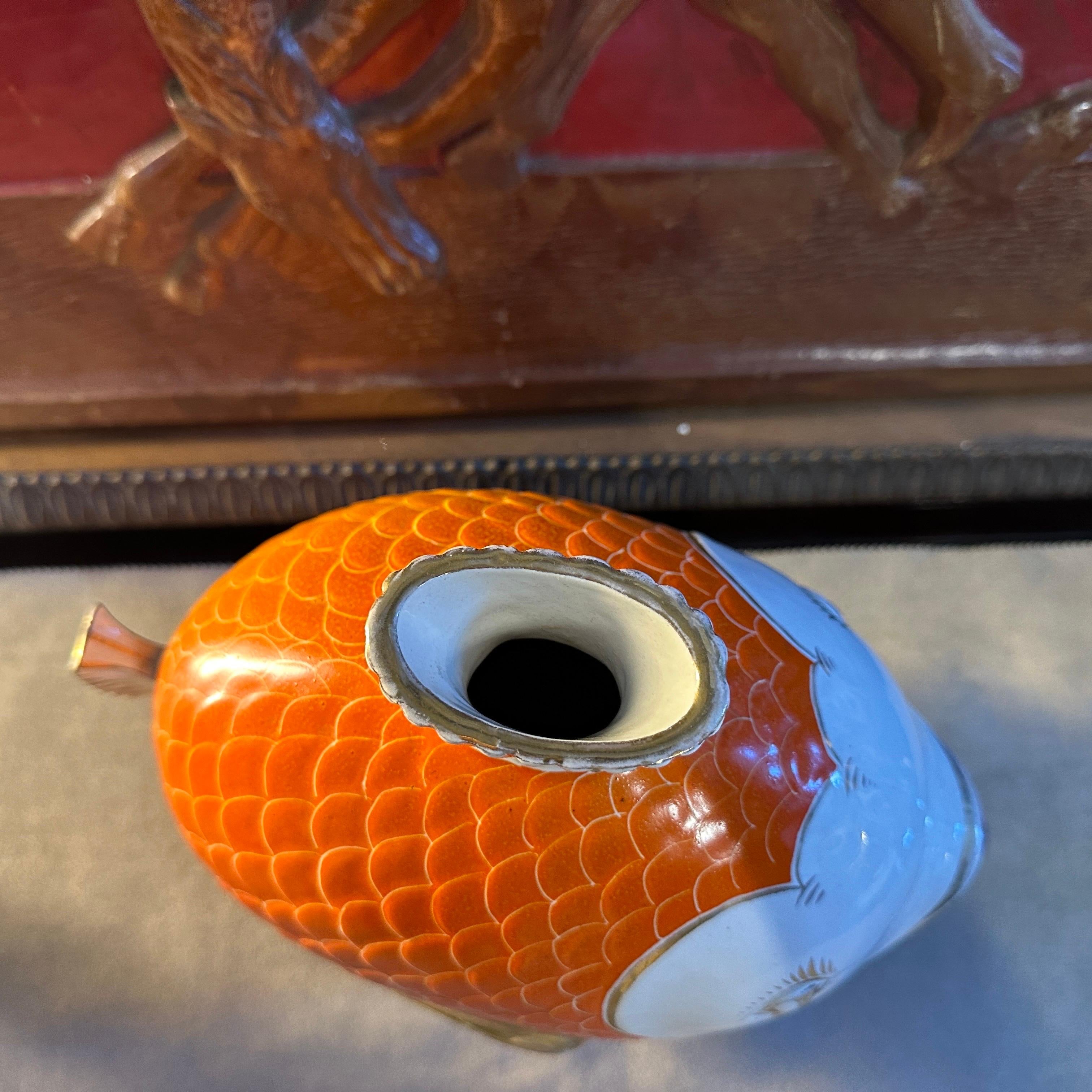 1950s Mid-Century Modern Orange Gold and White Ceramic Italian Fish Vase For Sale 5