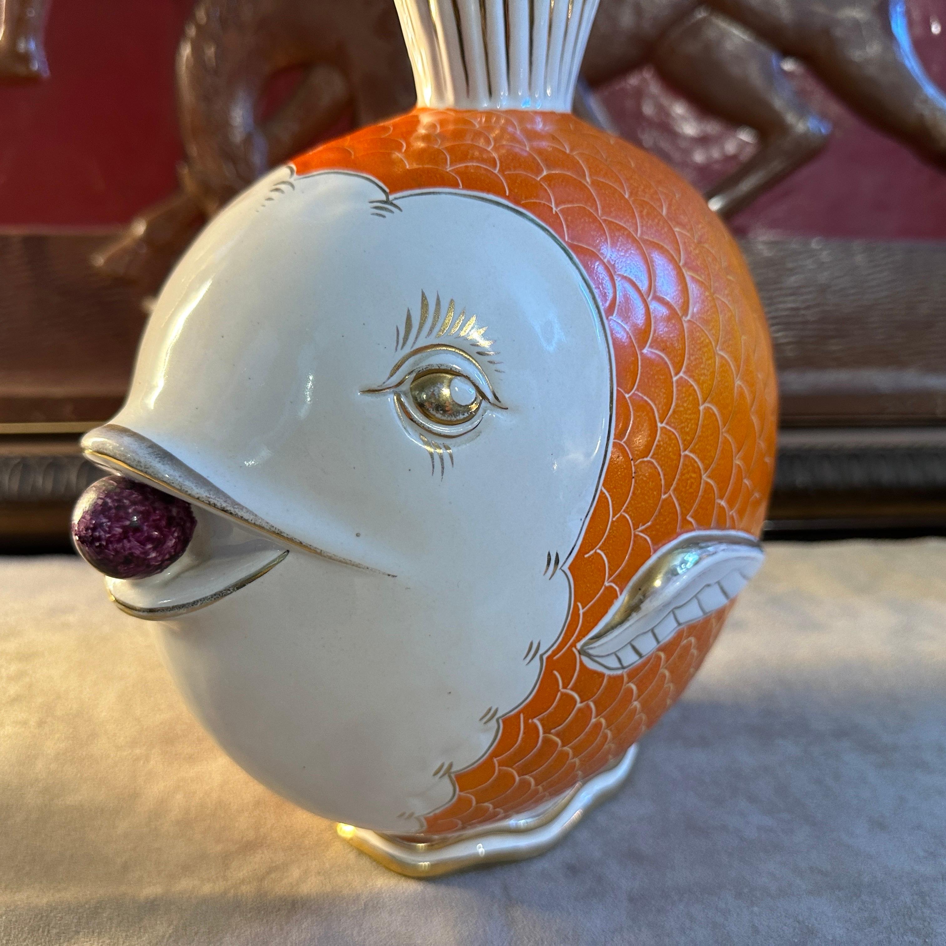 1950s Mid-Century Modern Orange Gold and White Ceramic Italian Fish Vase In Good Condition For Sale In Aci Castello, IT