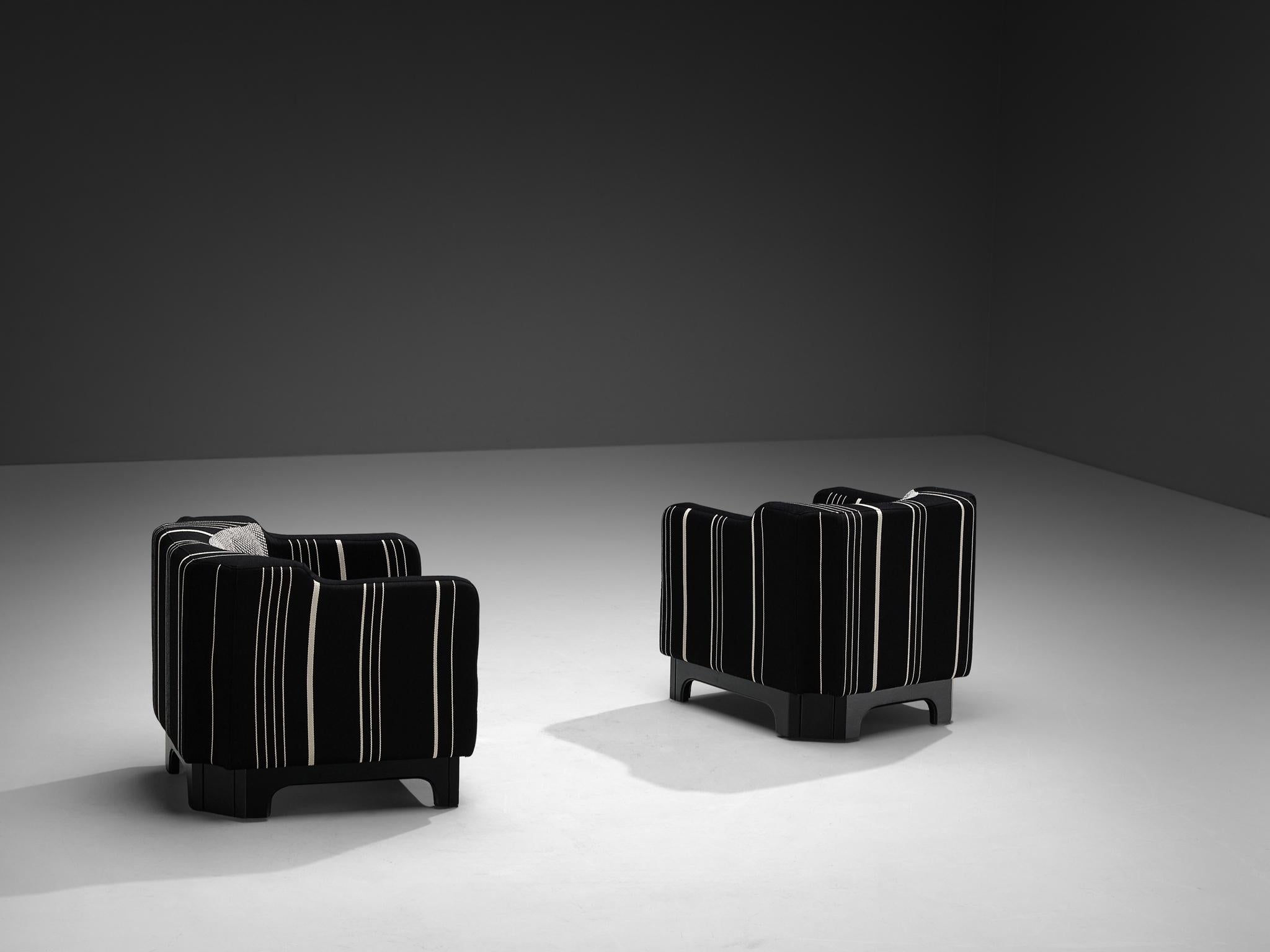 Mid-20th Century 1950s Mid-Century Modern Pair of Italian Club Chairs in Black White Fabric For Sale